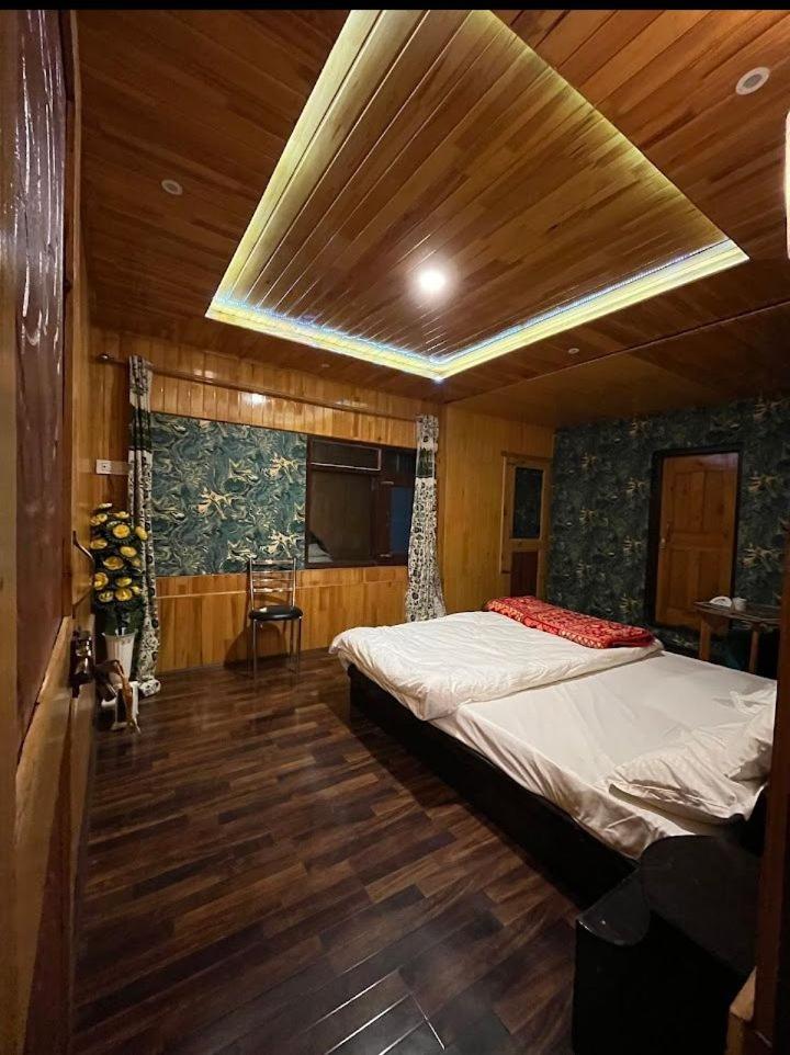 Woodland Cottage Tangmarg,Gulmarg view 3