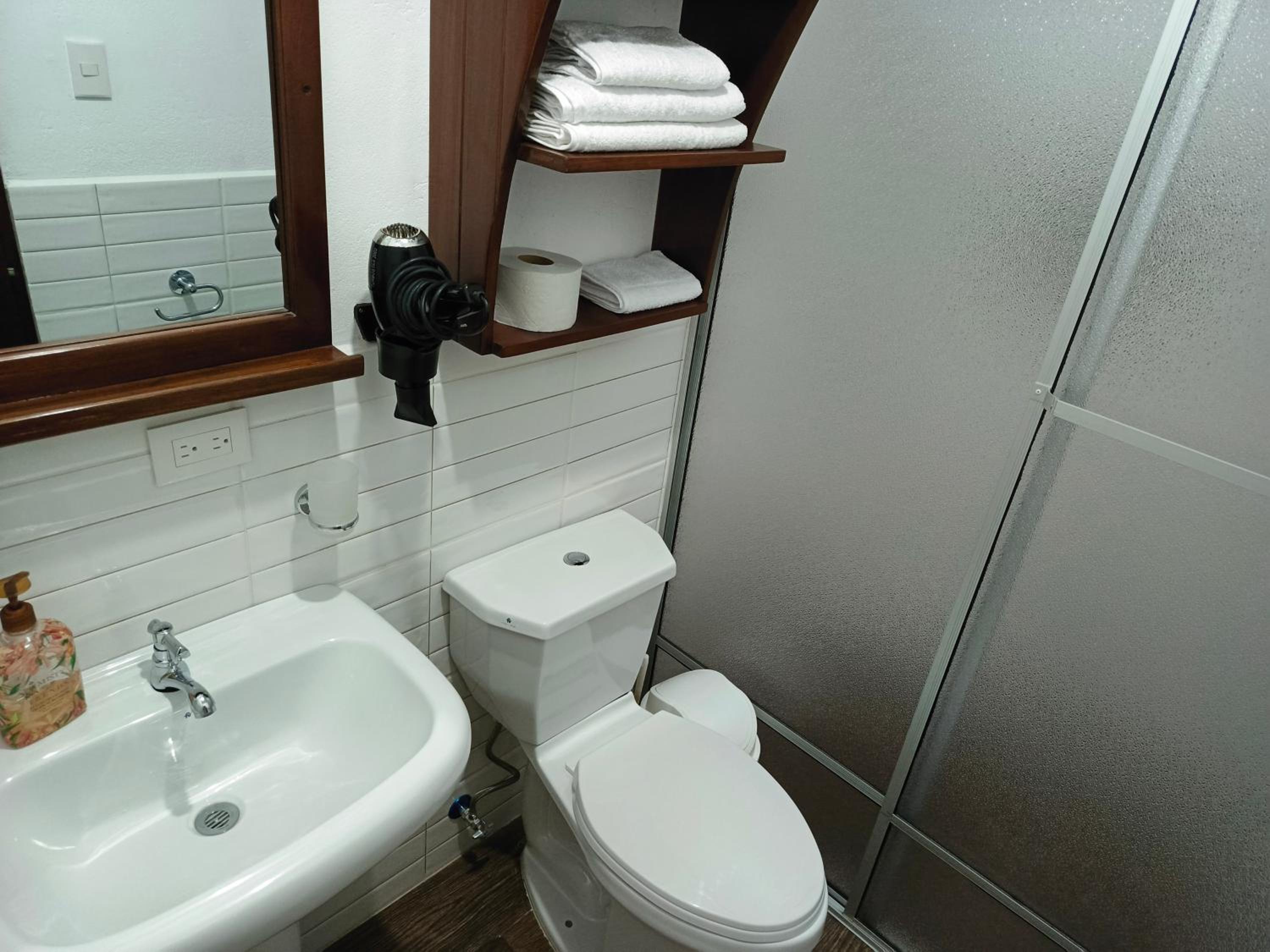 Rooms with private bathroom and kitchen