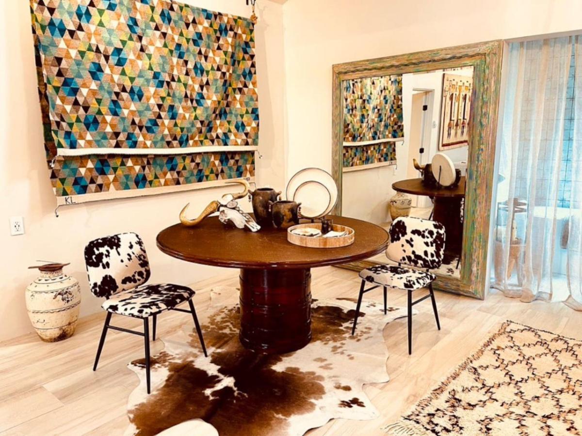 Santa Fe Modern FARMHOUSE 1 ACRE PRIVATE RD SOAKING ROOM 3 min Canyon rd view 3