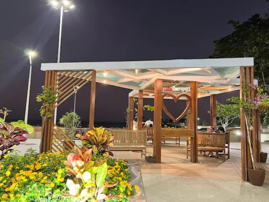 310 Caparaó - Guarapari - Fabiene · Qt/Sala pertinho da Praia!