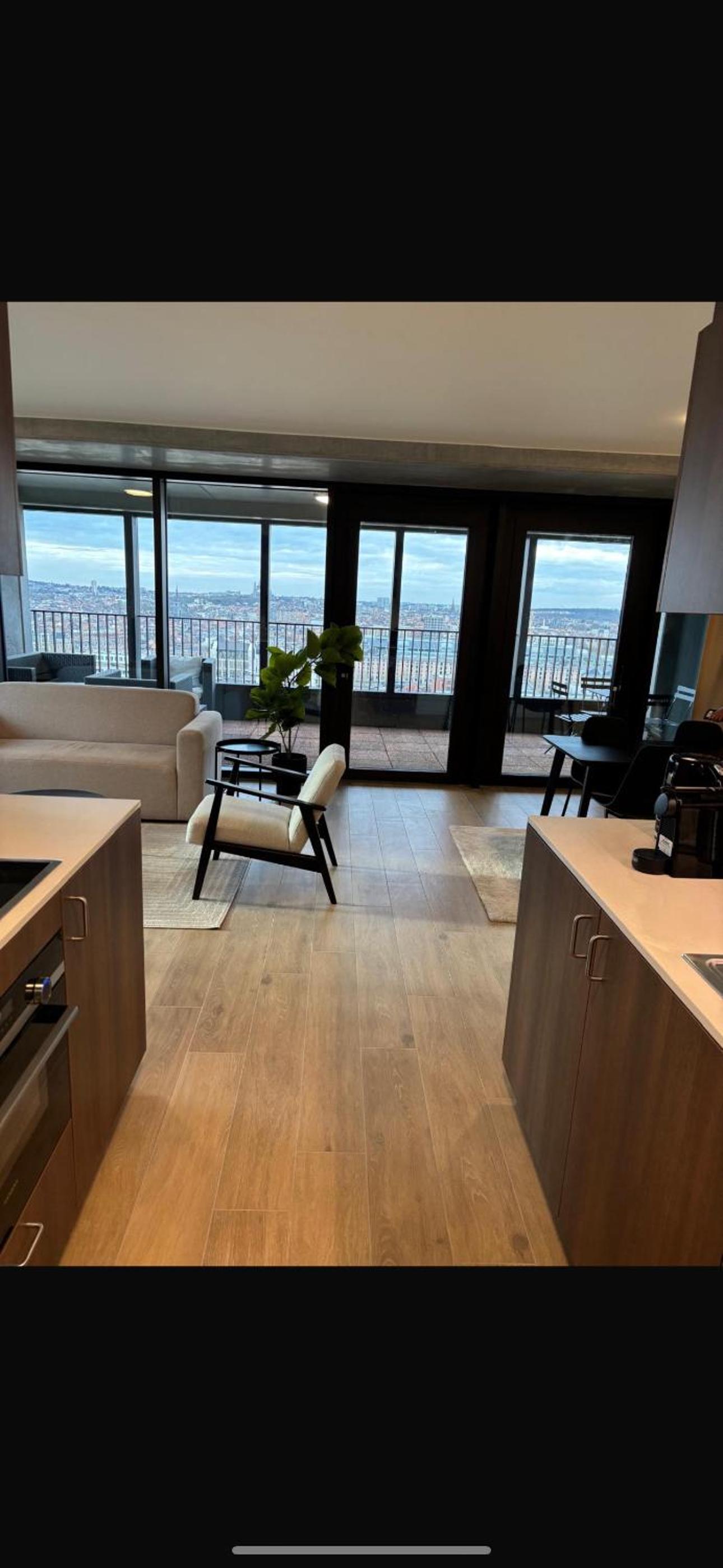 Beautiful Apartment with Panoramic View of center with roof terrace