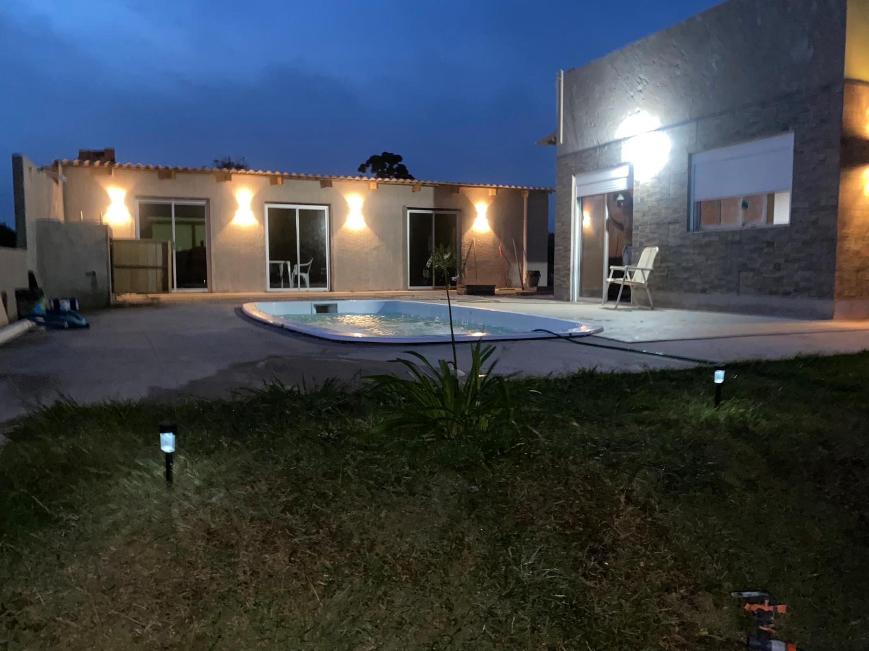 Piscina y barbacoa view 2
