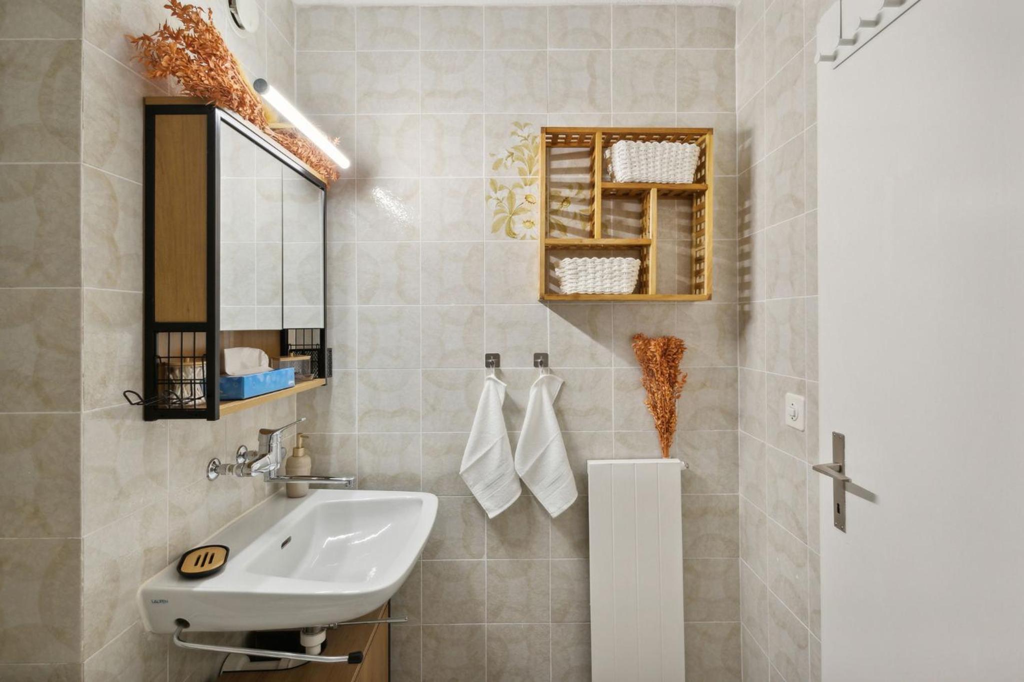 ReMo I 4 Seasons Apartment I 1-4 Personen I See, Bergsicht I 65'' Smart TV, Tischkicker und Badewanne I Parkplatz