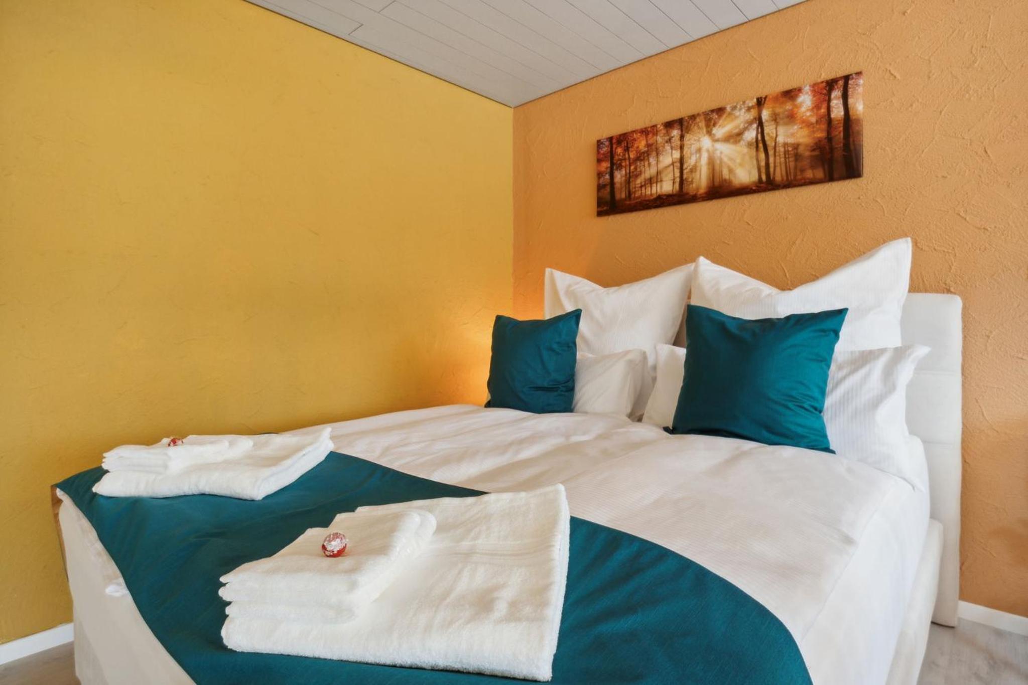 ReMo I 4 Seasons Apartment I 1-4 Personen I See, Bergsicht I 65'' Smart TV, Tischkicker und Badewanne I Parkplatz