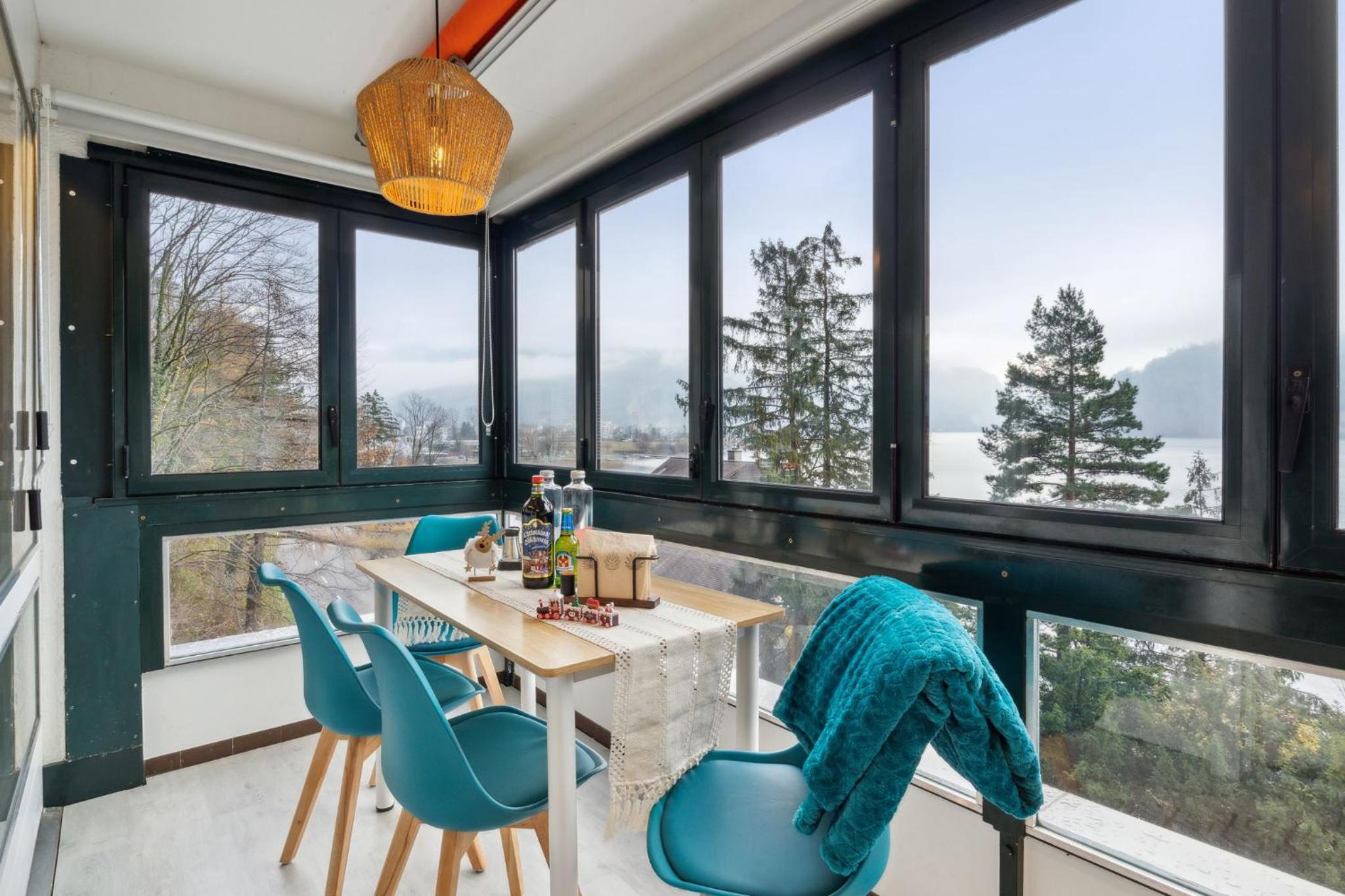 ReMo I 4 Seasons Apartment I 1-4 Personen I See, Bergsicht I 65'' Smart TV, Tischkicker und Badewanne I Parkplatz