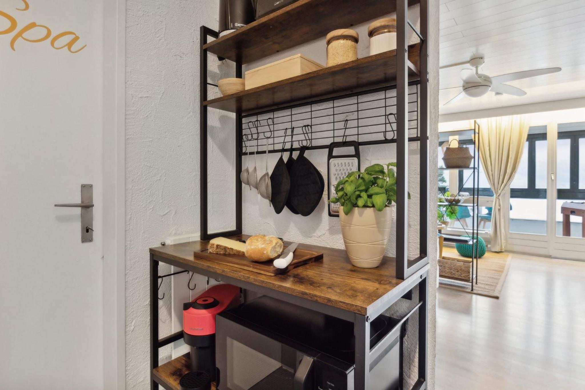 ReMo I 4 Seasons Apartment I 1-4 Personen I See, Bergsicht I 65'' Smart TV, Tischkicker und Badewanne I Parkplatz