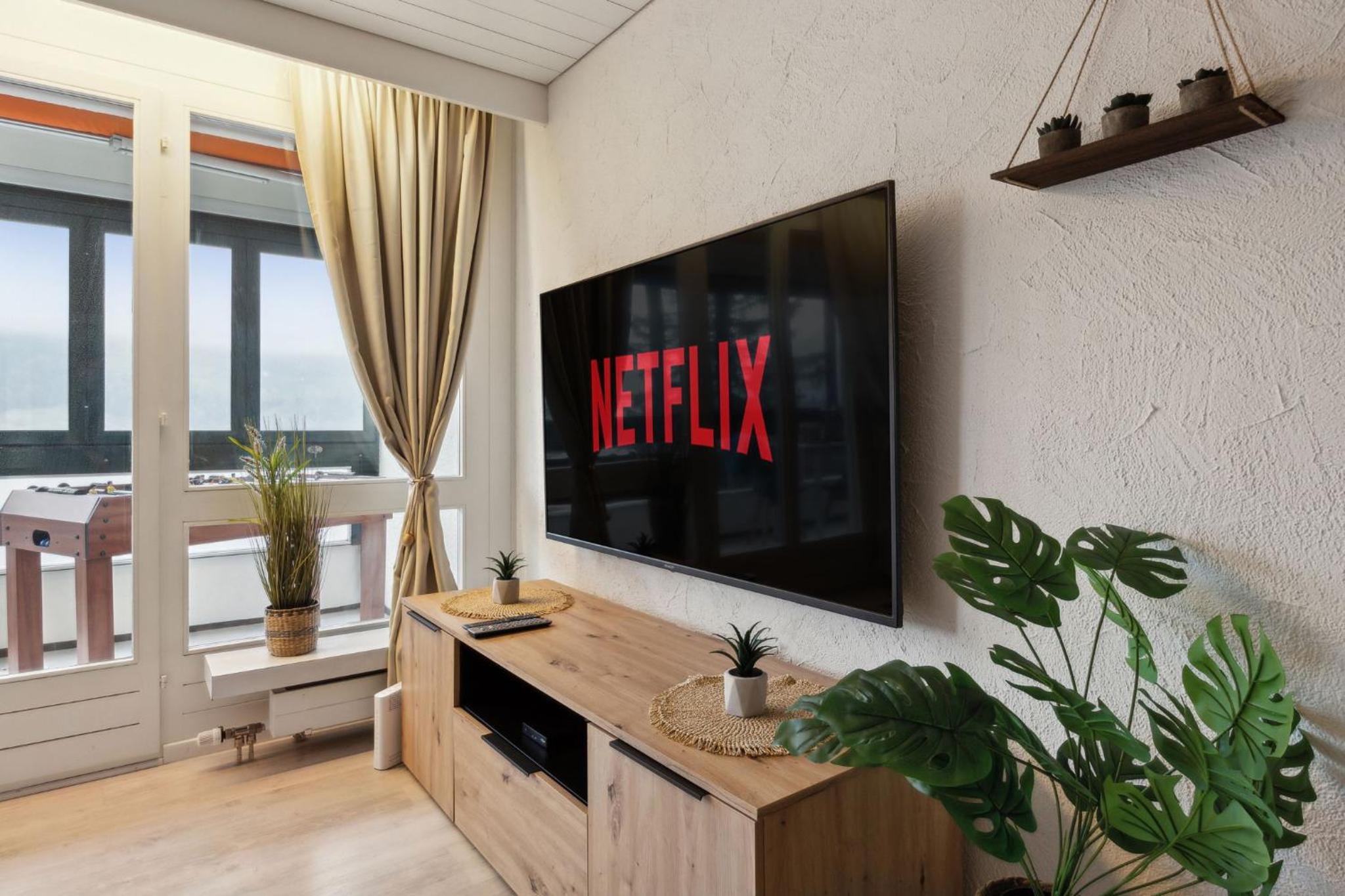 ReMo I 4 Seasons Apartment I 1-4 Personen I See, Bergsicht I 65'' Smart TV, Tischkicker und Badewanne I Parkplatz