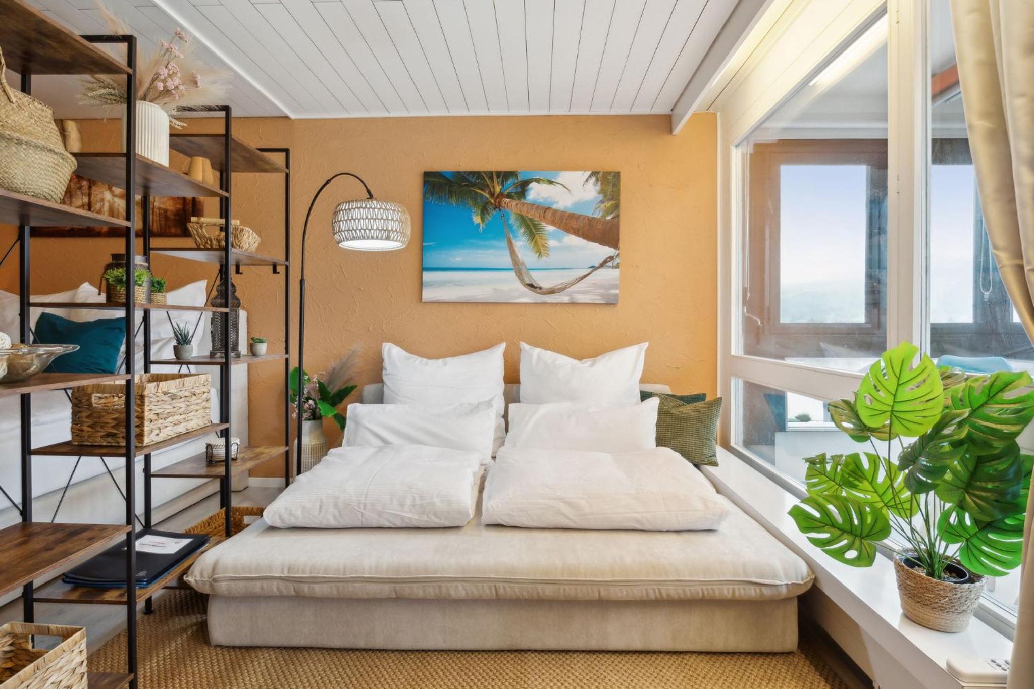 ReMo I 4 Seasons Apartment I 1-4 Personen I See, Bergsicht I 65'' Smart TV, Tischkicker und Badewanne I Parkplatz