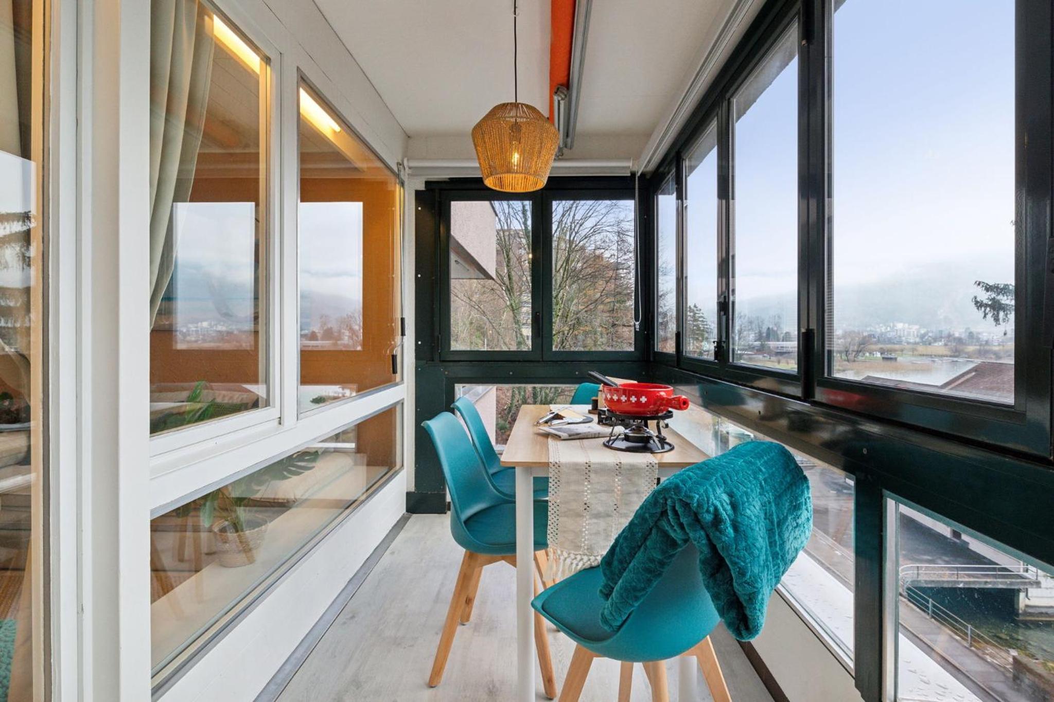ReMo I 4 Seasons Apartment I 1-4 Personen I See, Bergsicht I 65'' Smart TV, Tischkicker und Badewanne I Parkplatz