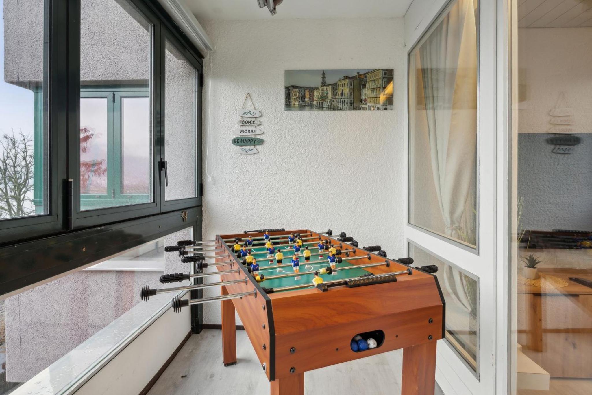ReMo I 4 Seasons Apartment I 1-4 Personen I See, Bergsicht I 65'' Smart TV, Tischkicker und Badewanne I Parkplatz