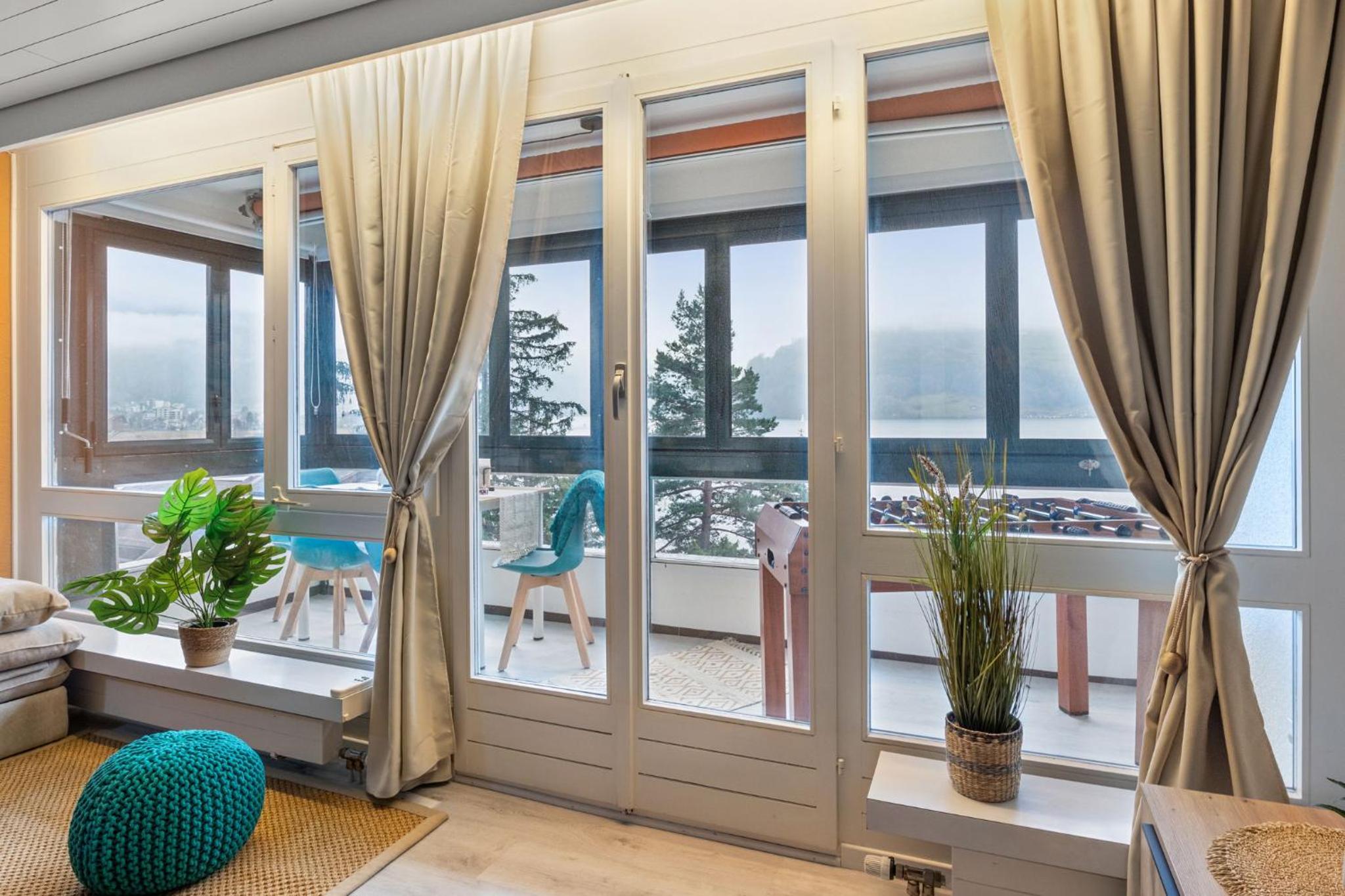 ReMo I 4 Seasons Apartment I 1-4 Personen I See, Bergsicht I 65'' Smart TV, Tischkicker und Badewanne I Parkplatz