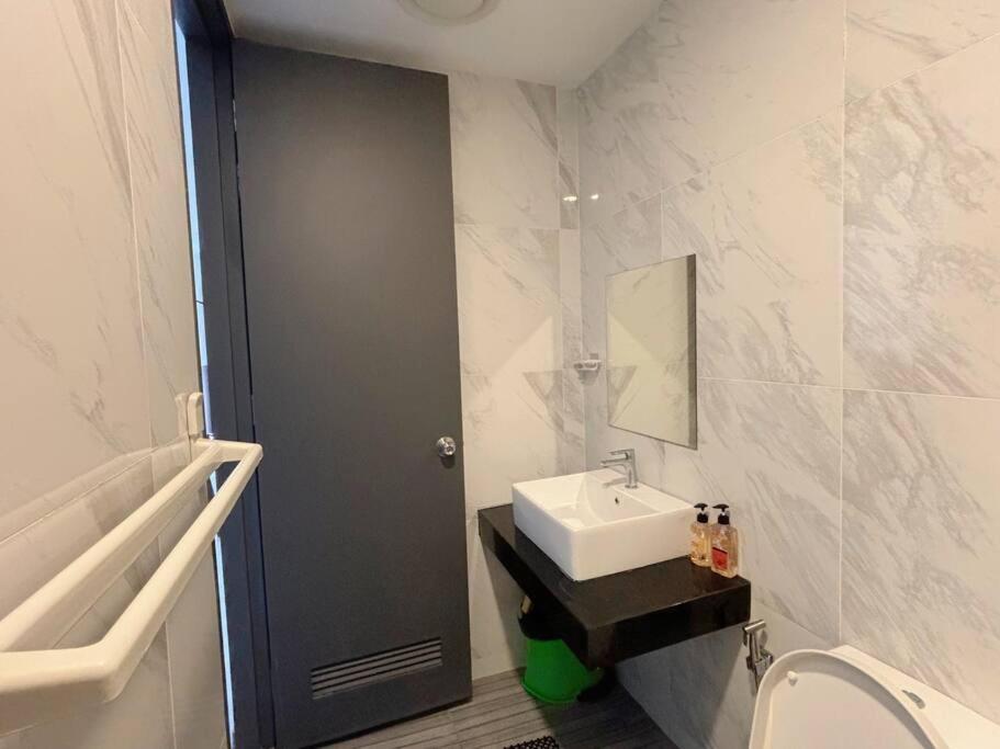 Stylish Studio 2PX, Emporis Near MRT KD, Segi & Thomson Hospital photo 6