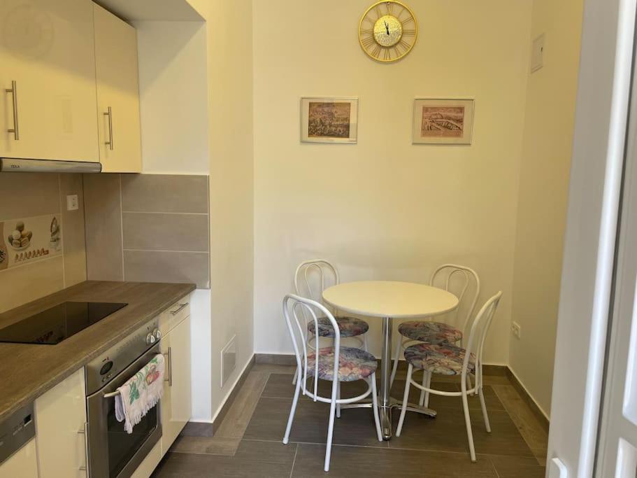 Széchenyi Apartman Széchenyi tér 13