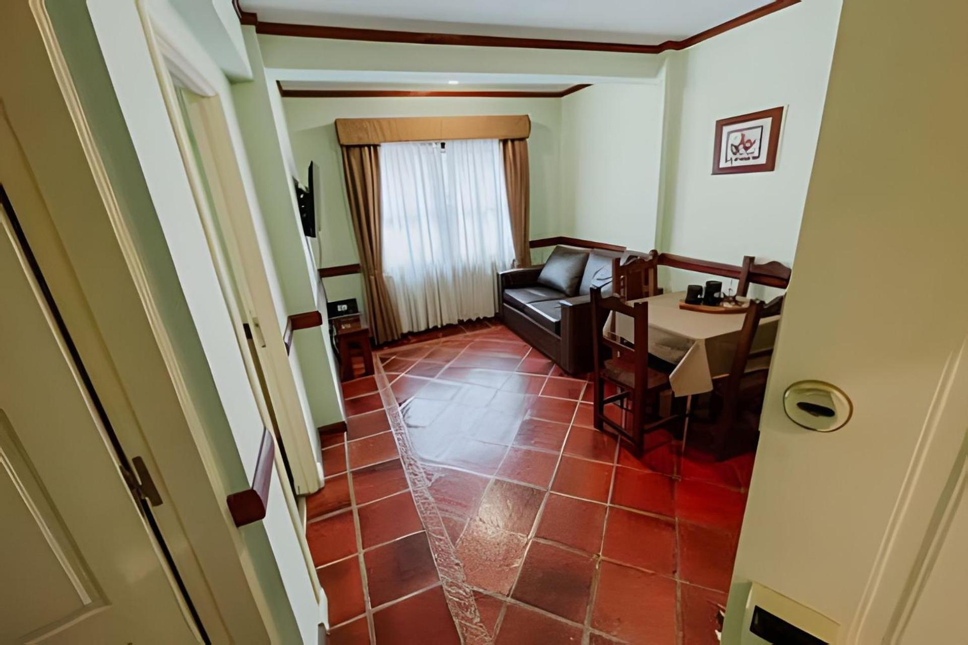 Viejo Lobo - Aunaisin apartamento sobre calle principal