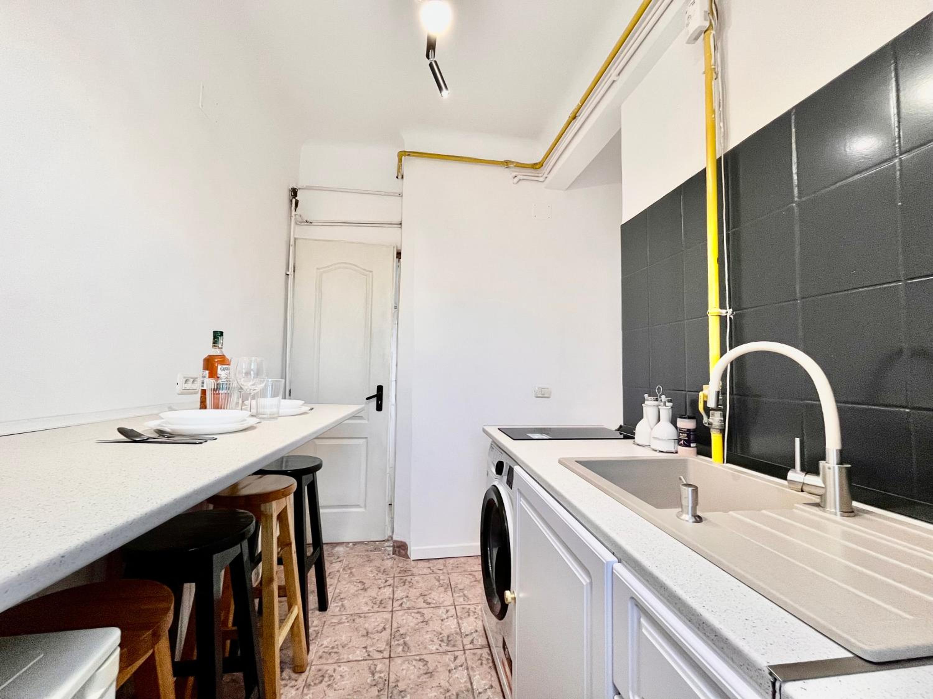 Woodie Apartment with Modern Design near Piata Unirii view 3