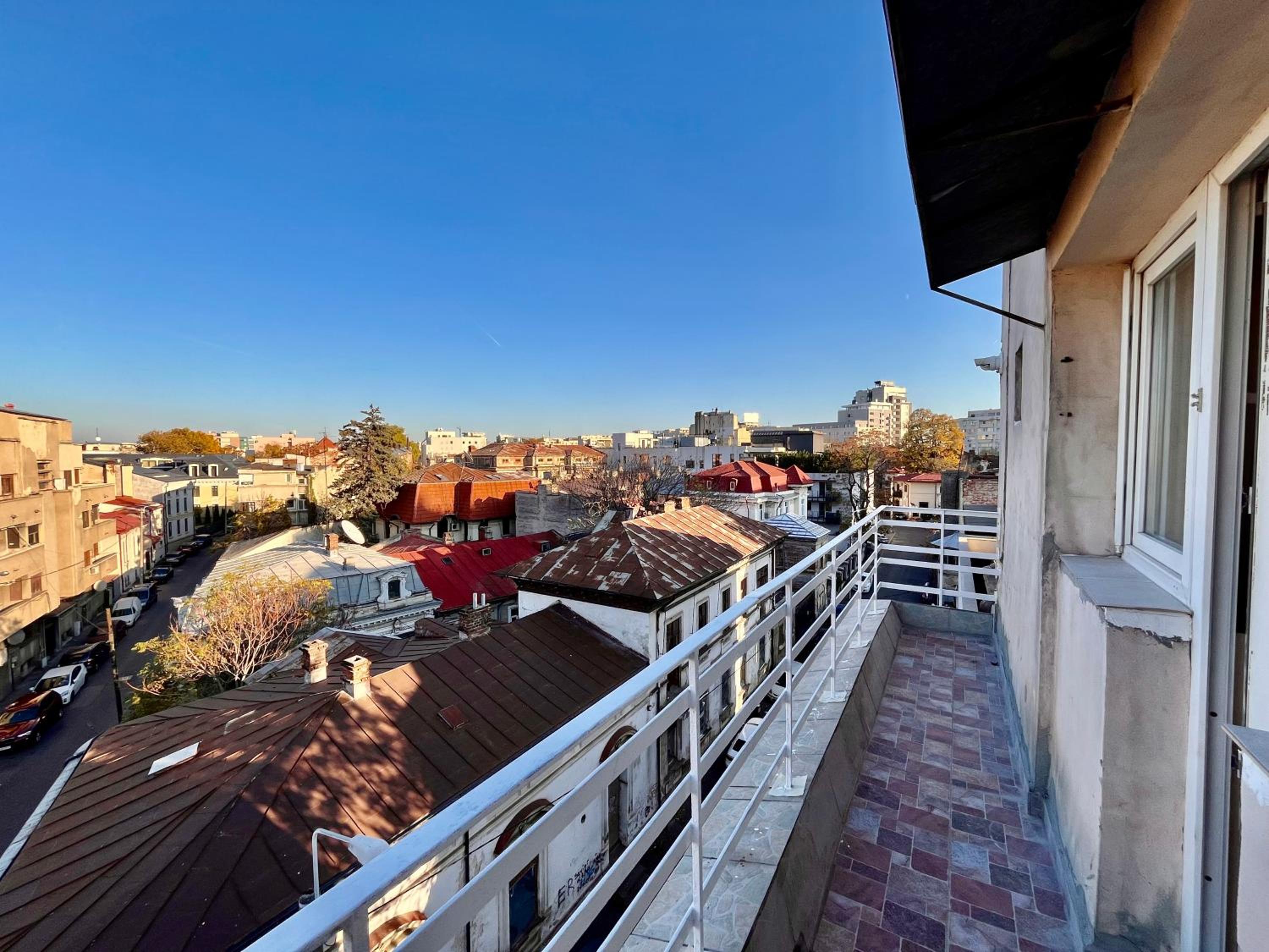 Woodie Apartment with Modern Design near Piata Unirii view 5