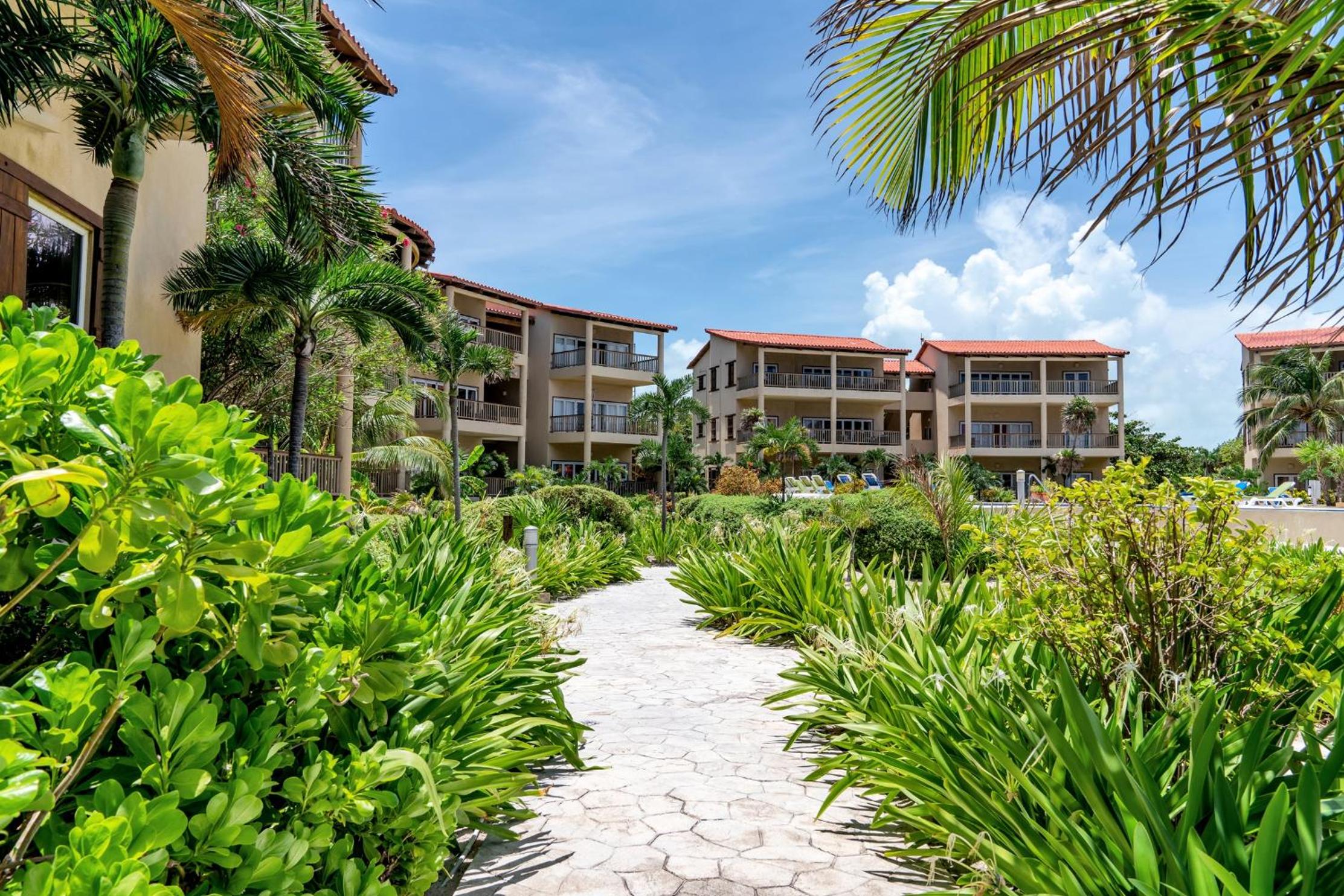 Residences at Barrier Reef 1-3C Oceanfront 2 BR by Stay Floreo