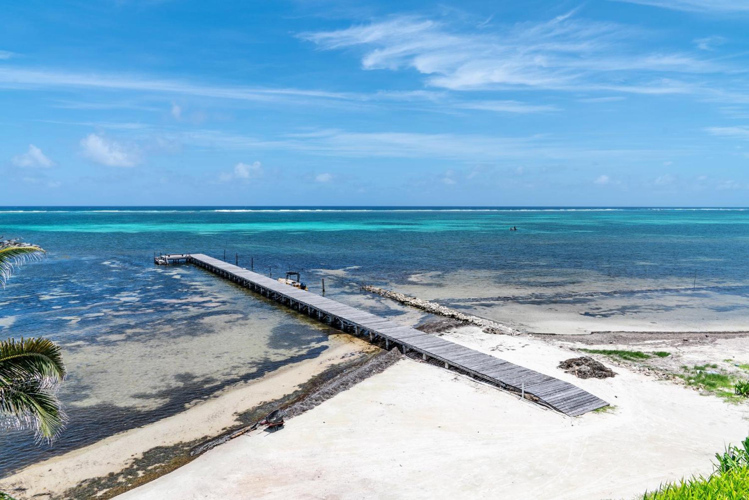 Residences at Barrier Reef 1-3C Oceanfront 2 BR by Stay Floreo
