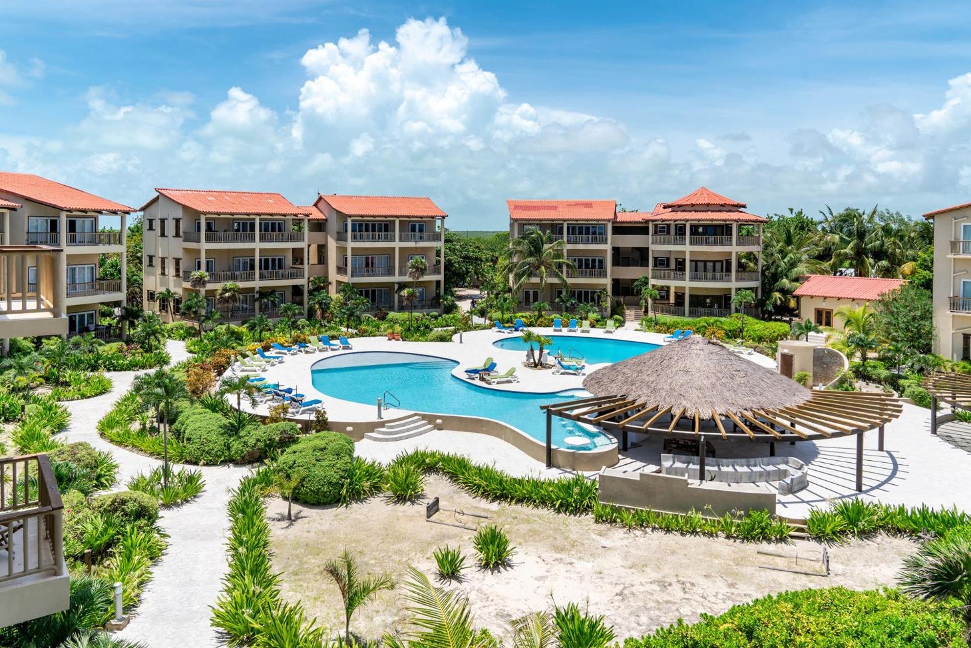 Residences at Barrier Reef 1-3C Oceanfront 2 BR by Stay Floreo