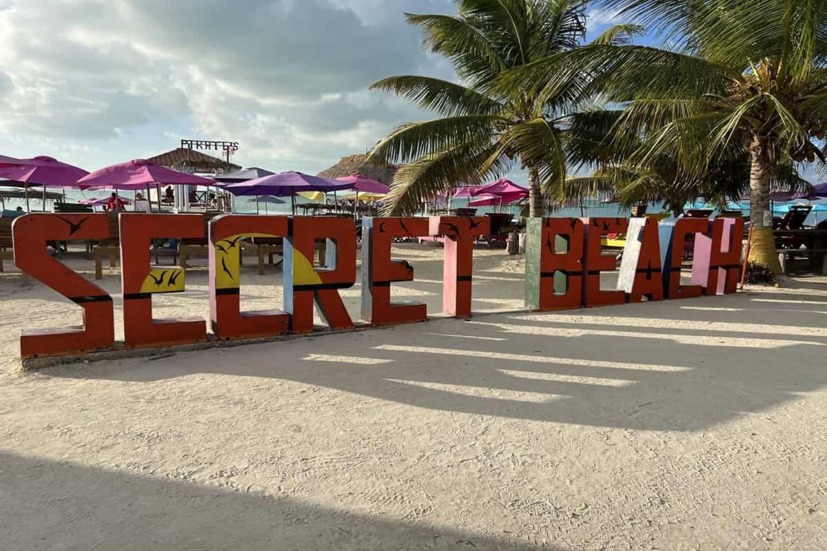 Residences at Barrier Reef 1-3C Oceanfront 2 BR by Stay Floreo