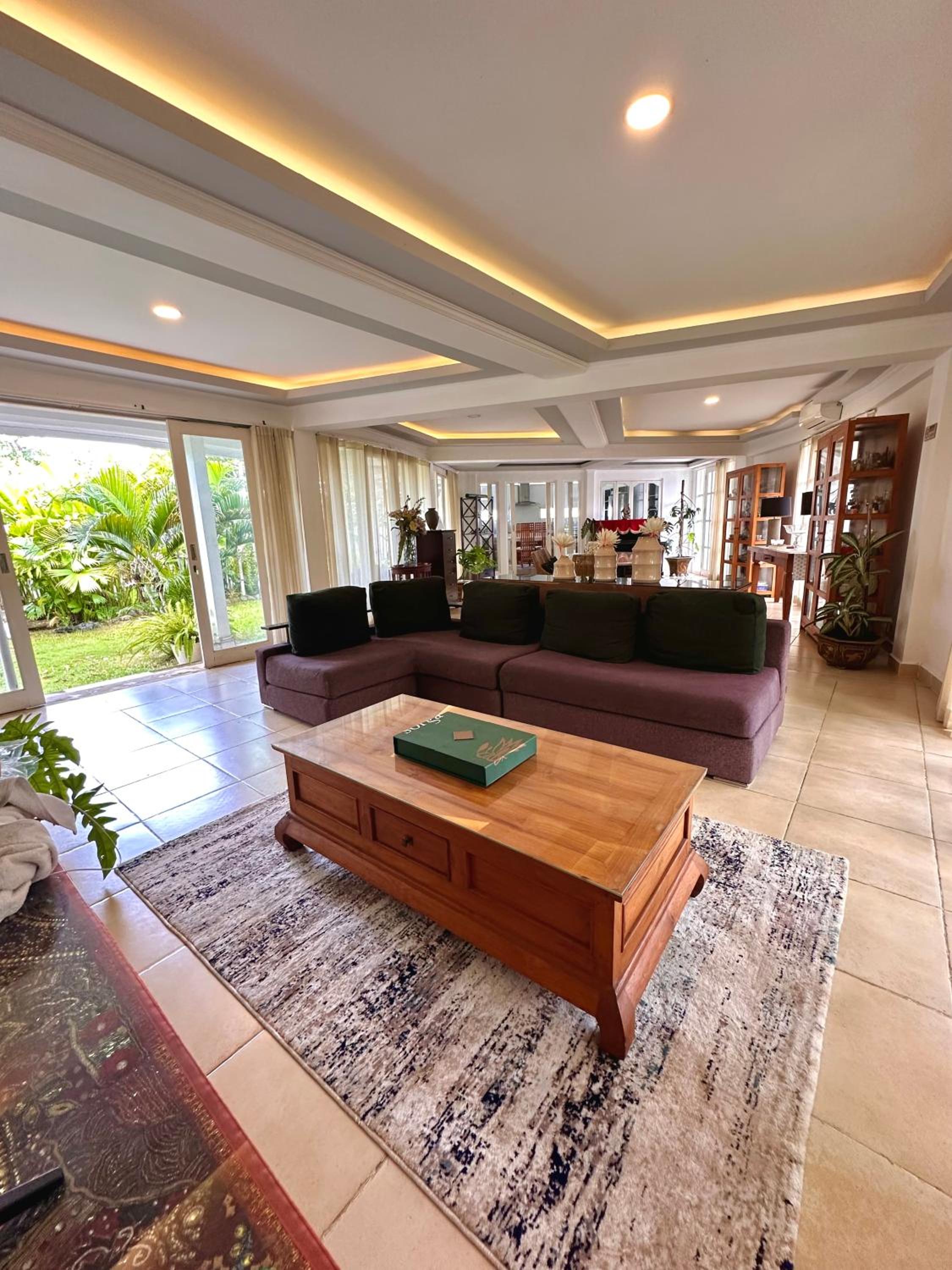 Greenhouse Villa