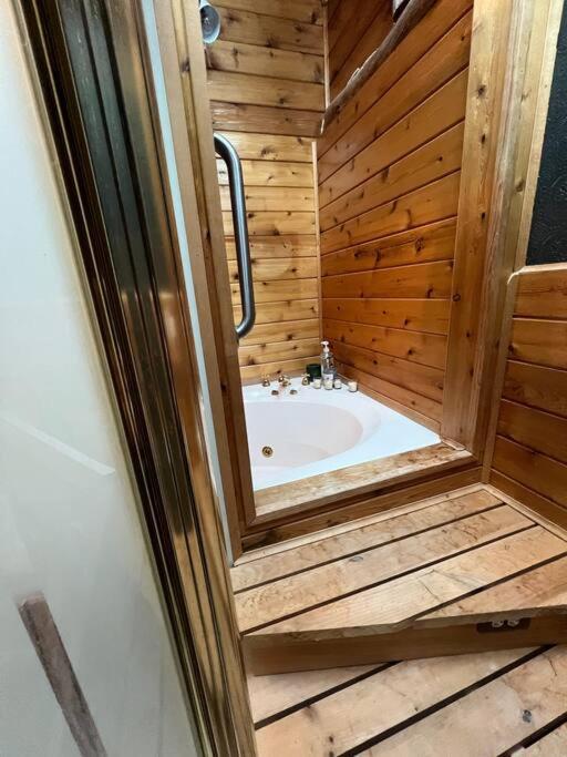 Cozy, Modern Cabin Retreat 8 min to Windham mtn view 2