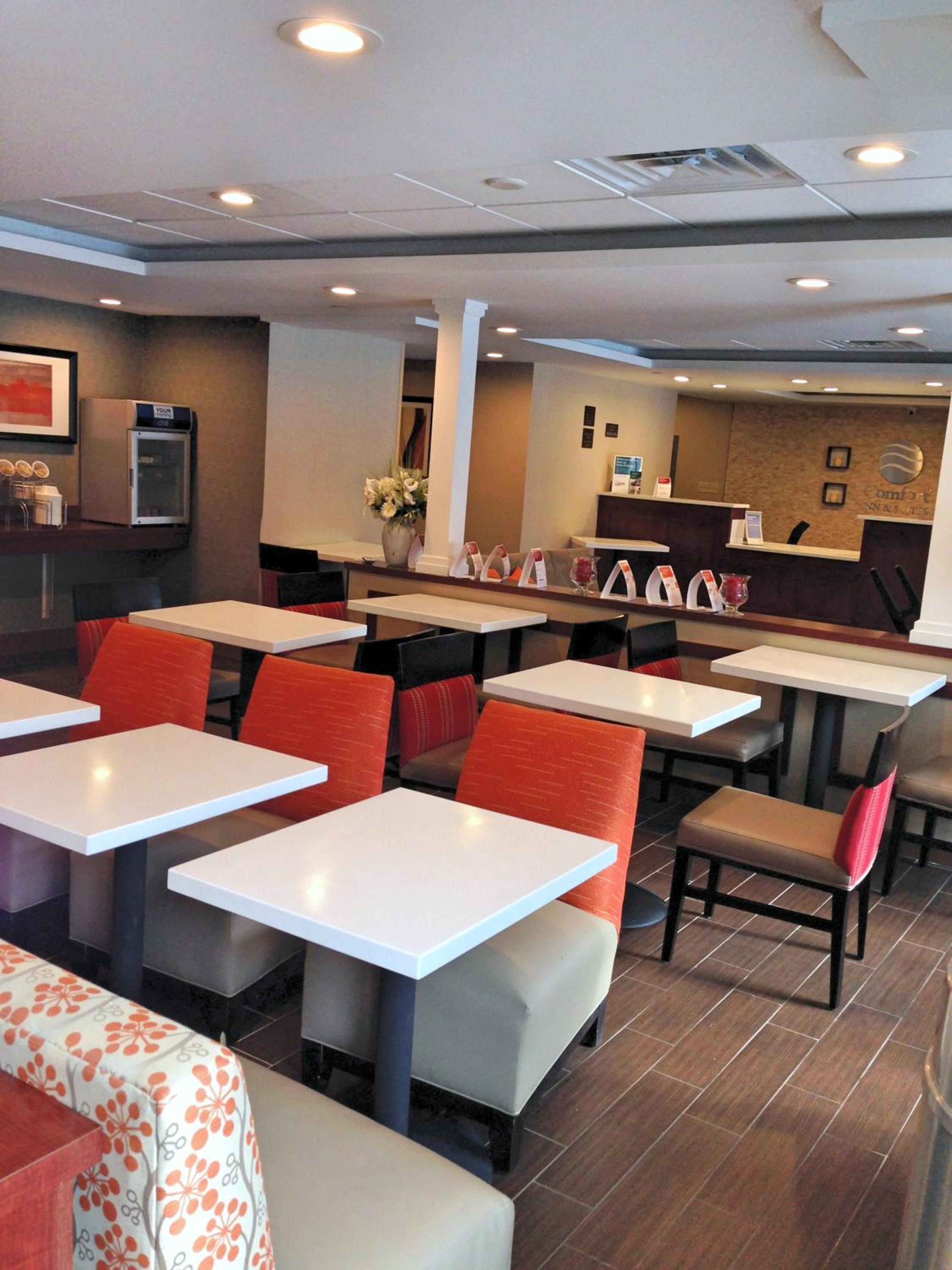 Brattleboro Vacations - Comfort Inn  Suites Brattleboro I-91 - Property Image 1