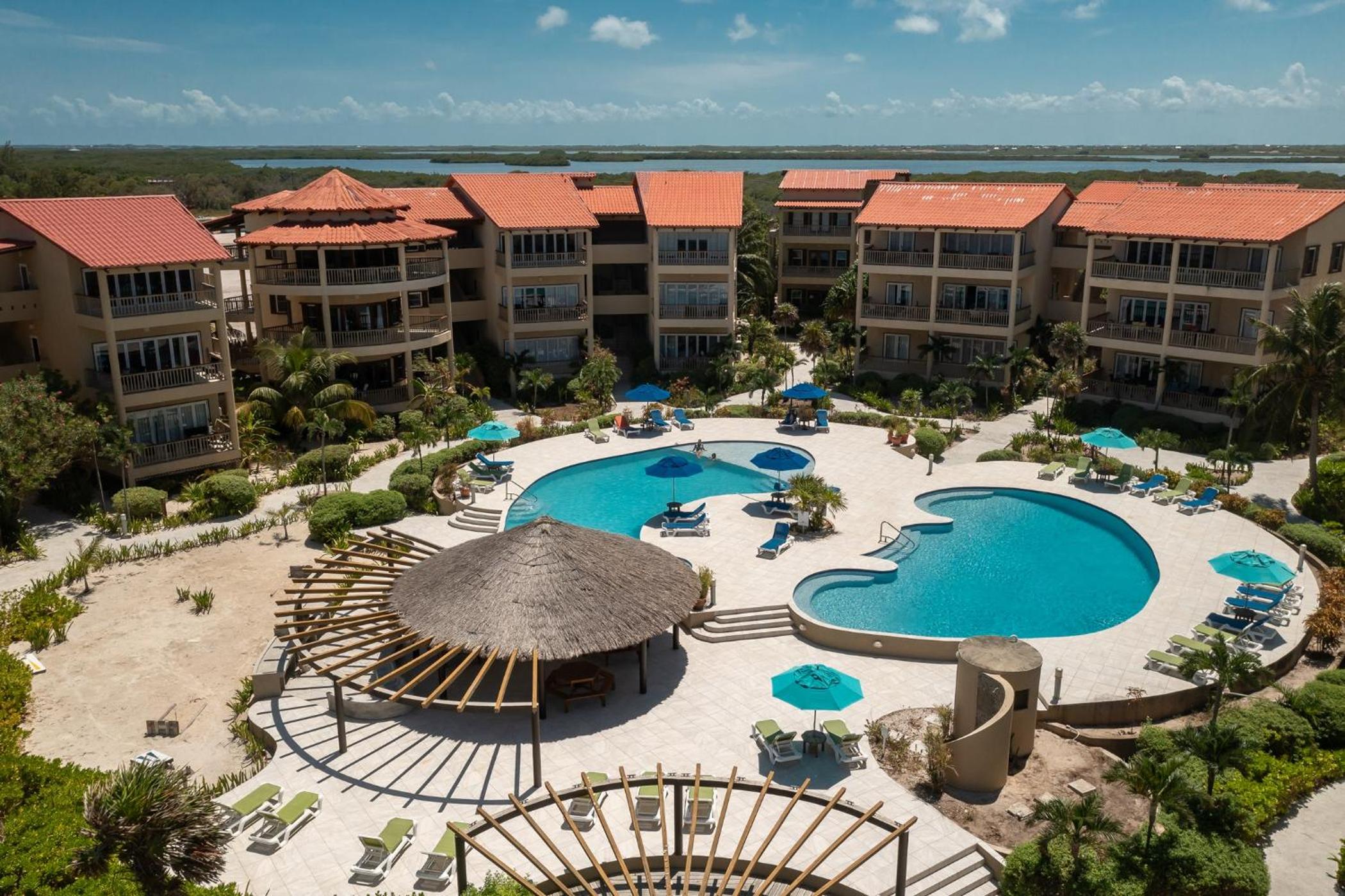 Residences at Barrier Reef 8B Oceanview 2 BR by Stay Floreo
