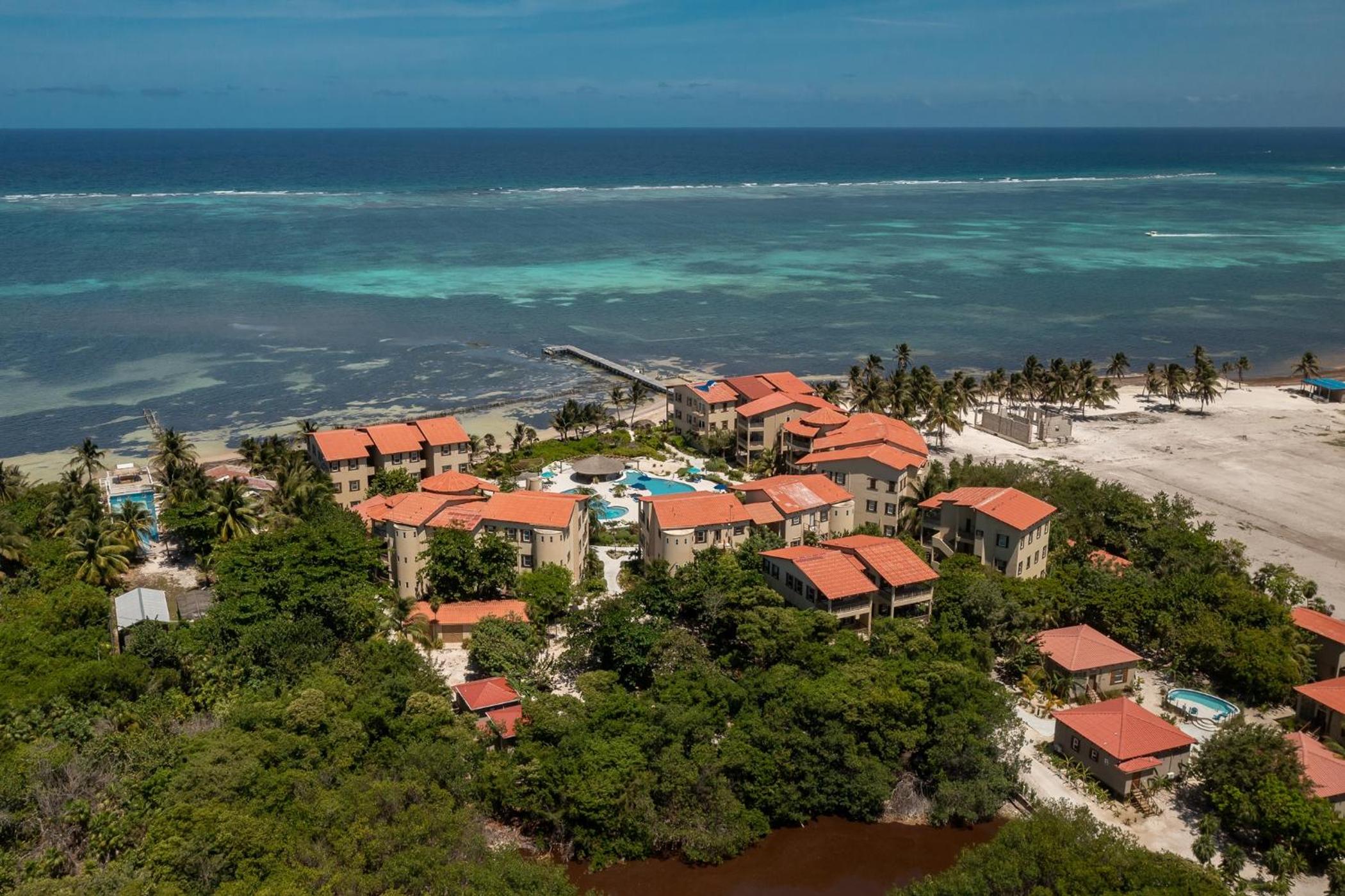 Residences at Barrier Reef 1-2C Oceanfront 2 BR by Stay Floreo