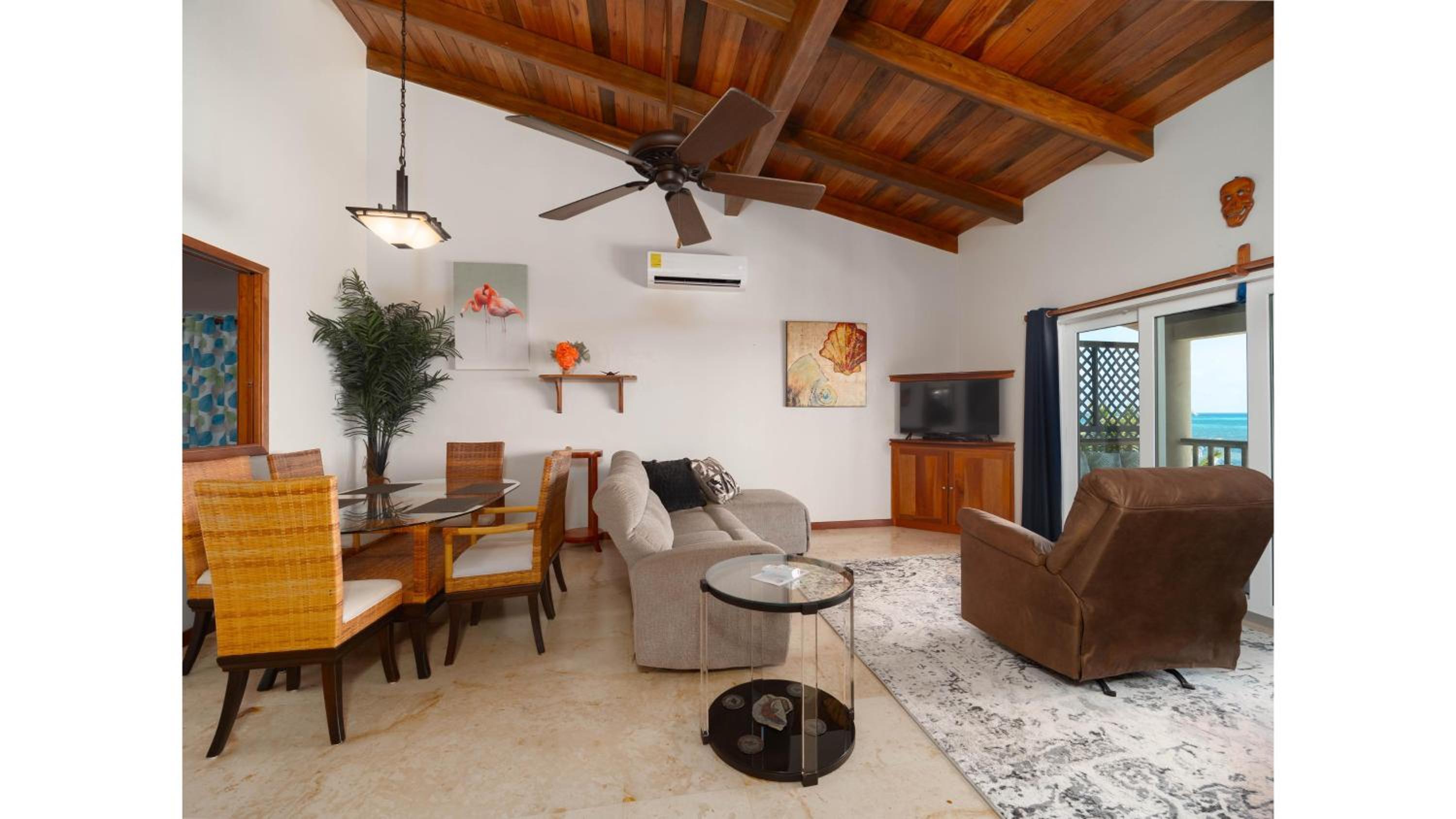Residences at Barrier Reef 1-2C Oceanfront 2 BR by Stay Floreo