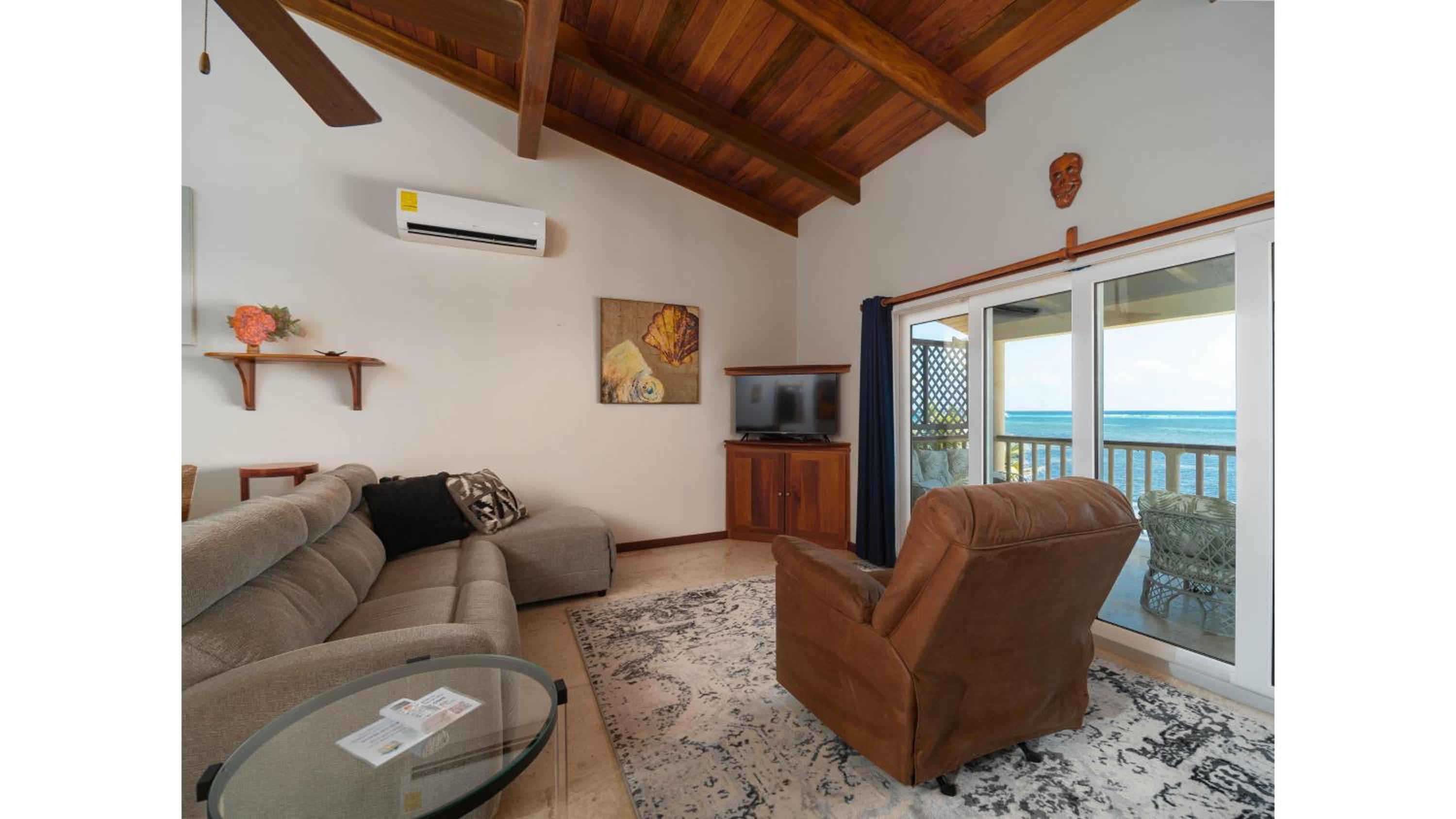 Residences at Barrier Reef 1-2C Oceanfront 2 BR by Stay Floreo