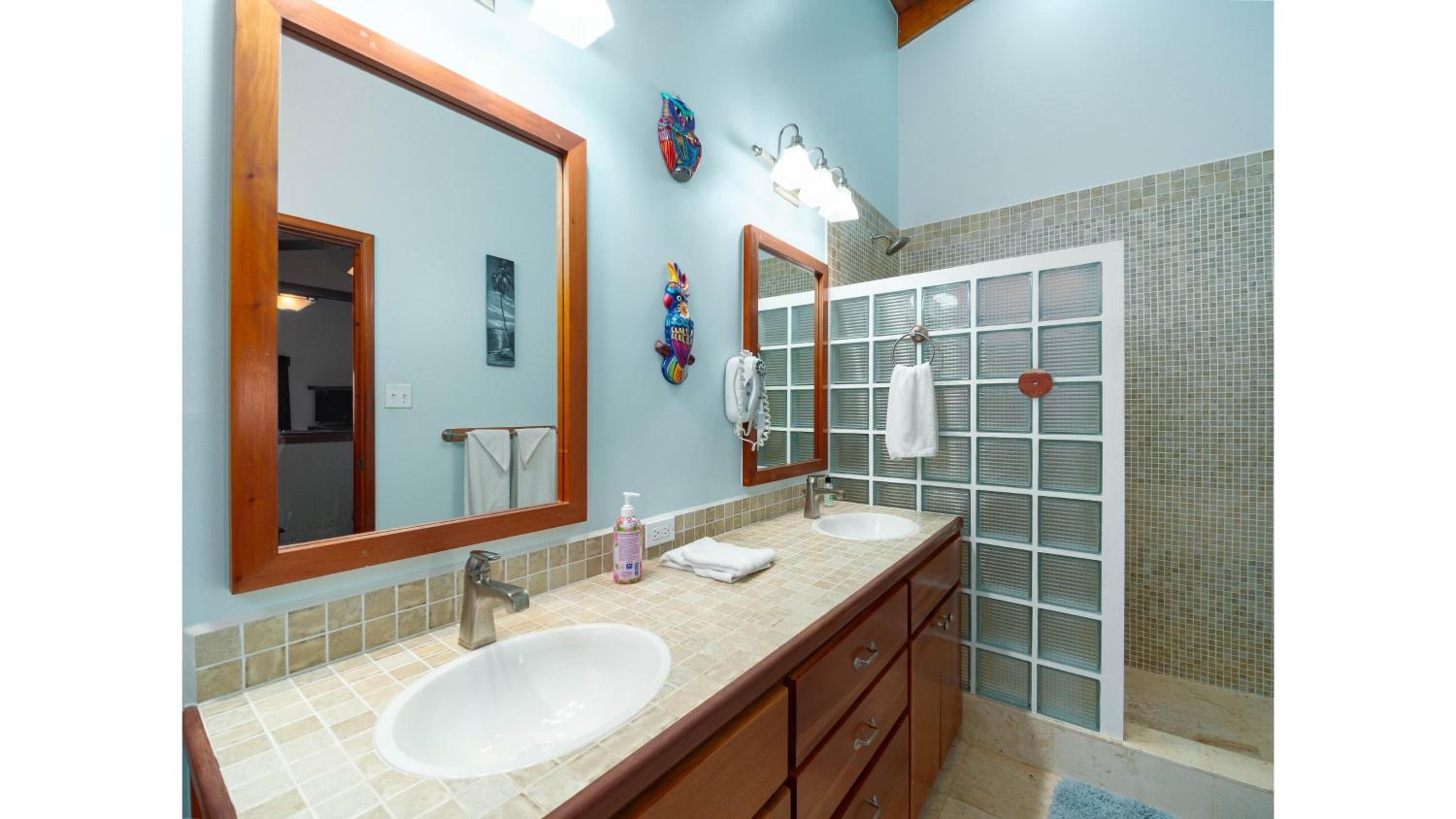 Residences at Barrier Reef 1-2C Oceanfront 2 BR by Stay Floreo