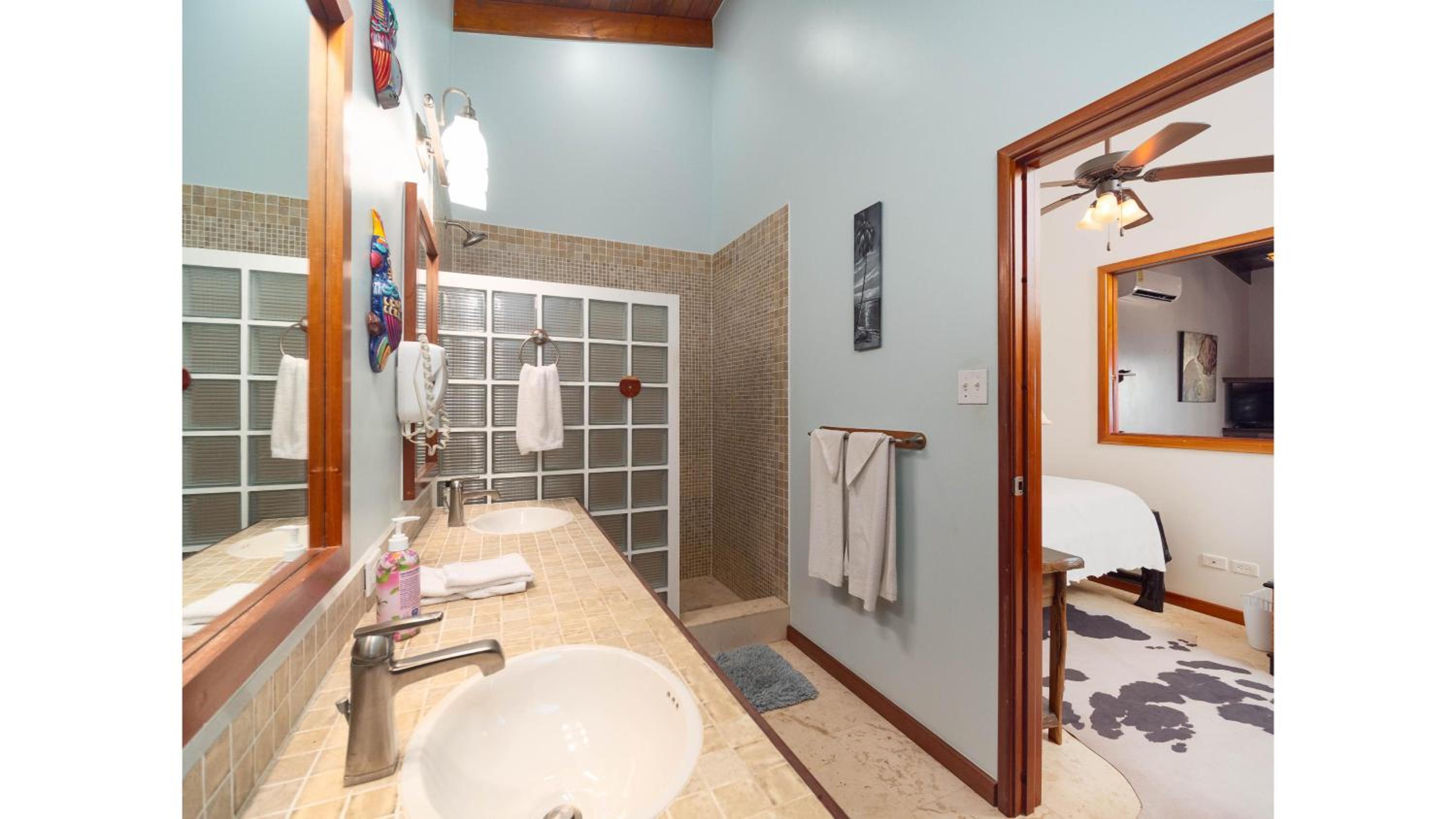 Residences at Barrier Reef 1-2C Oceanfront 2 BR by Stay Floreo