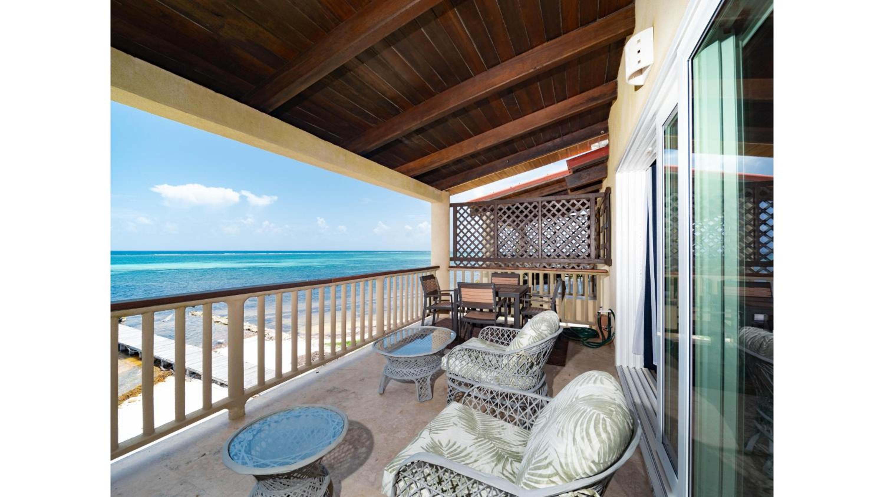 Residences at Barrier Reef 1-2C Oceanfront 2 BR by Stay Floreo