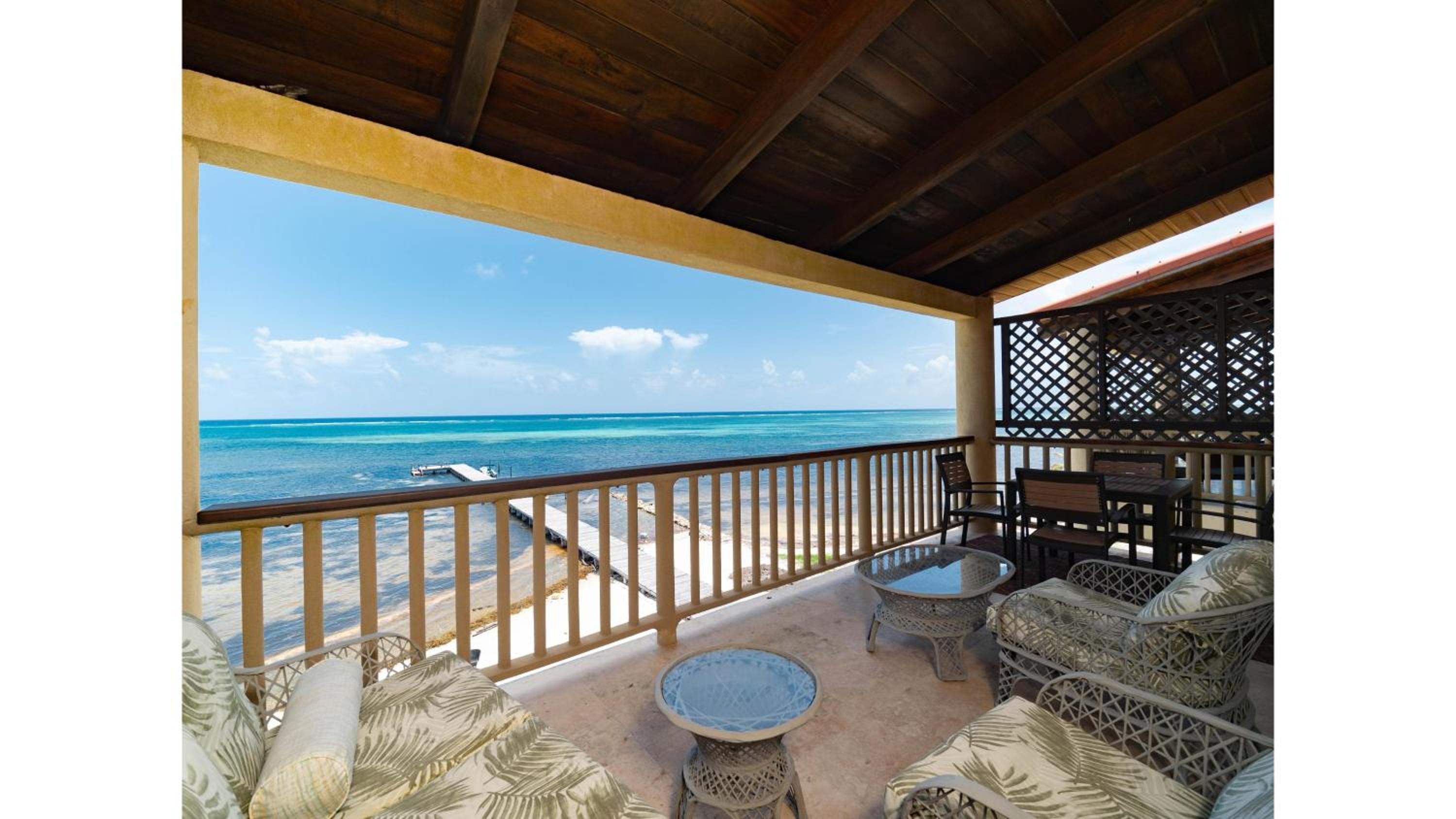 Residences at Barrier Reef 1-2C Oceanfront 2 BR by Stay Floreo