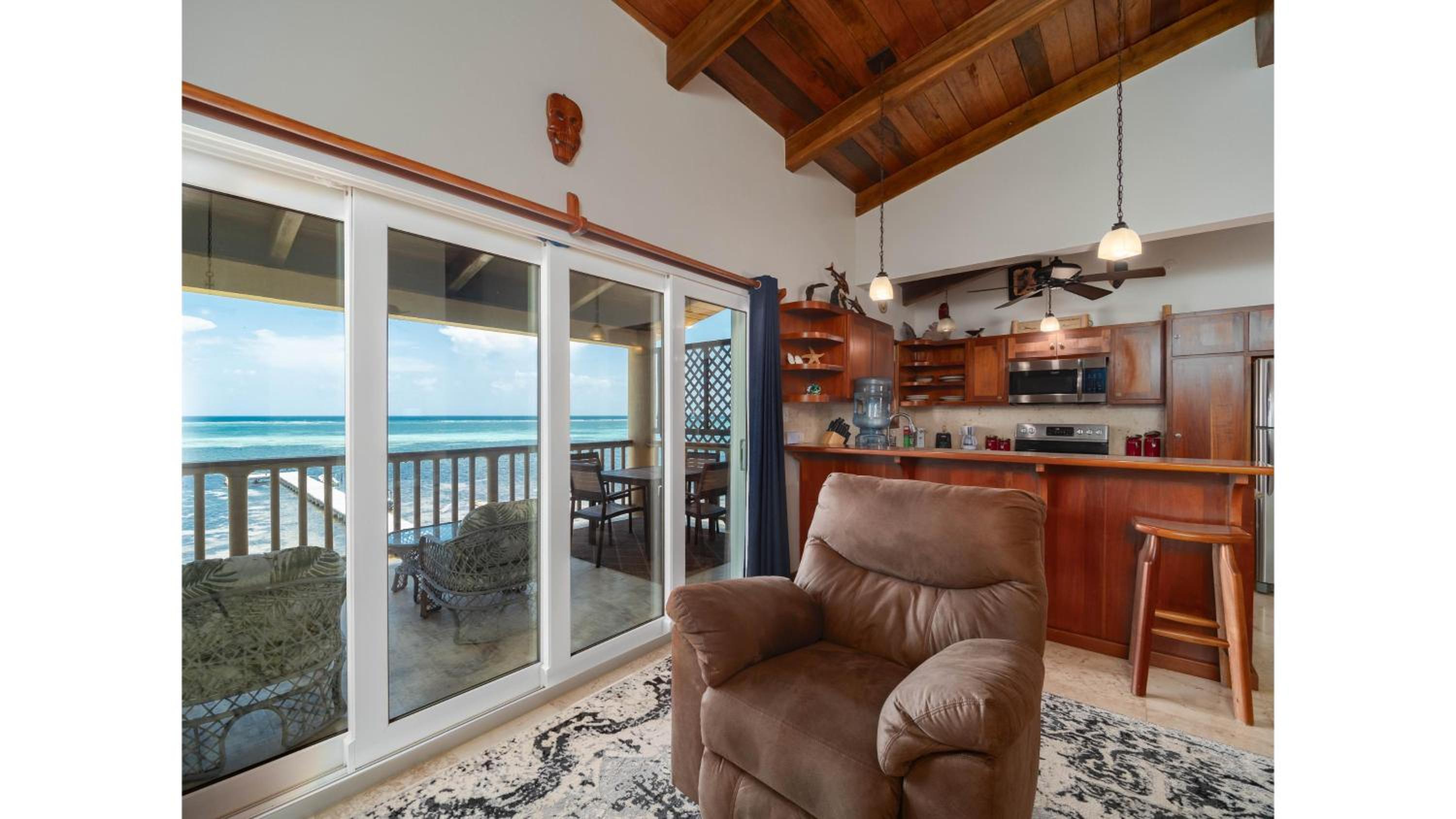 Residences at Barrier Reef 1-2C Oceanfront 2 BR by Stay Floreo