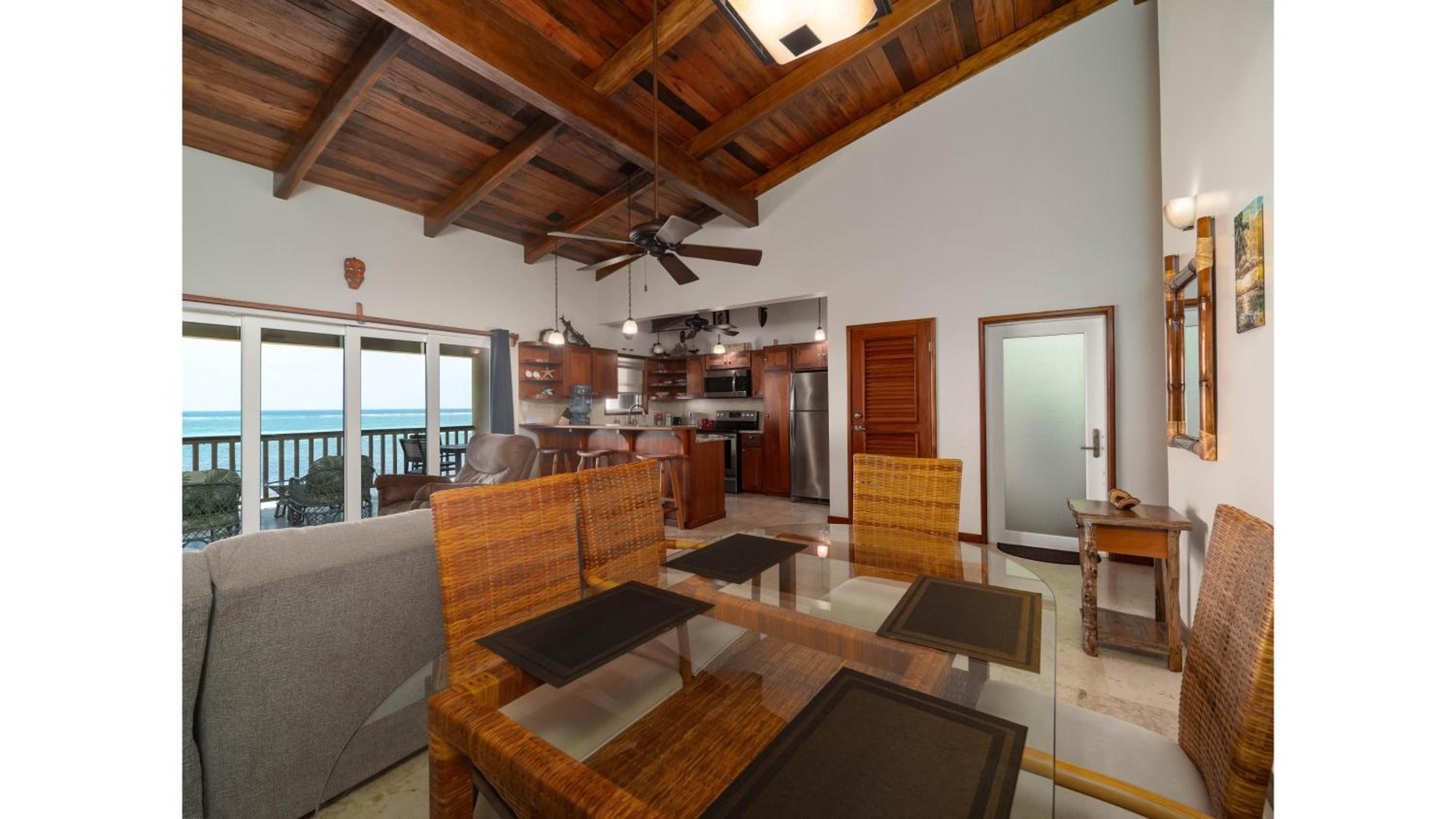 Residences at Barrier Reef 1-2C Oceanfront 2 BR by Stay Floreo