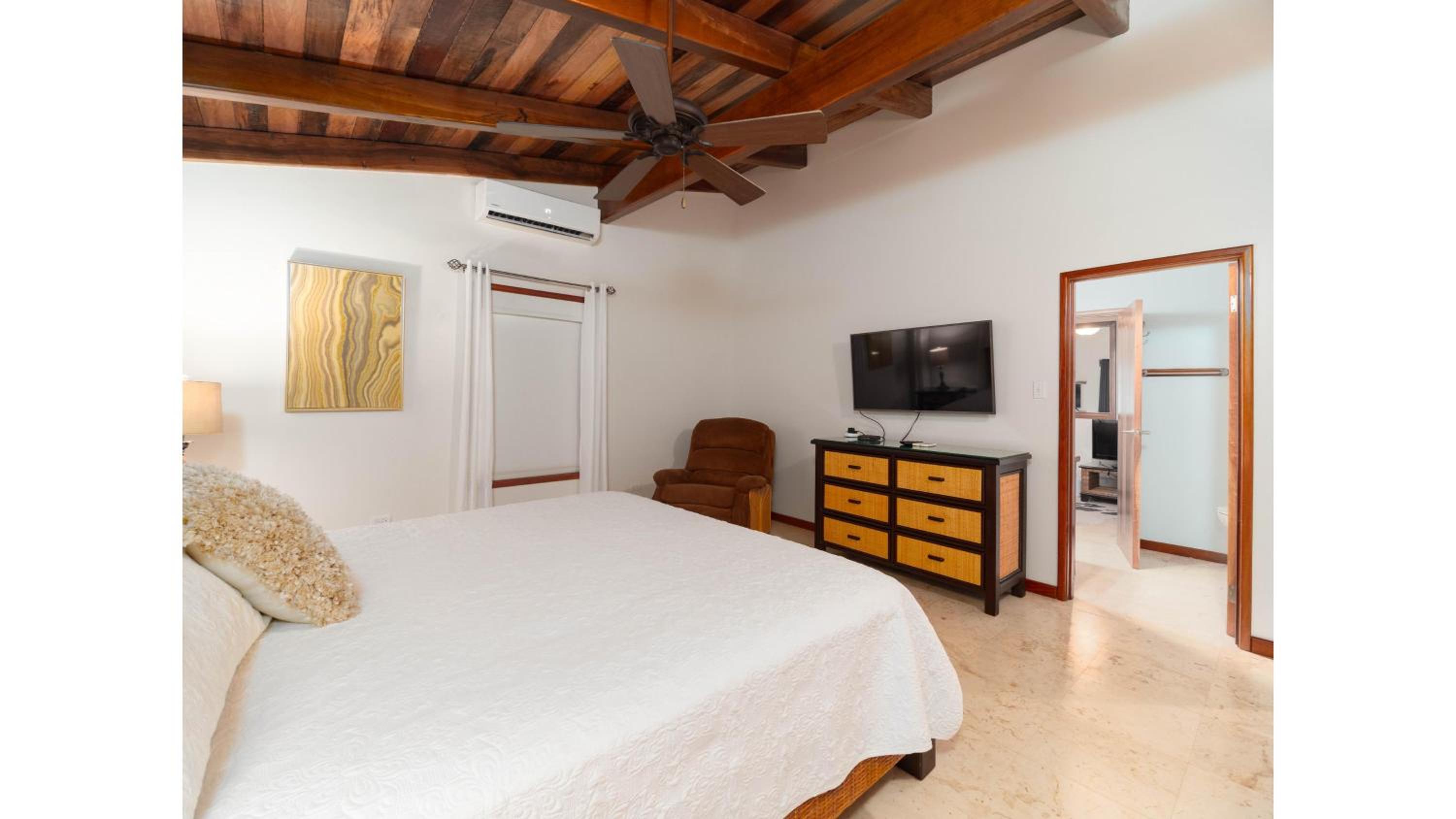 Residences at Barrier Reef 1-2C Oceanfront 2 BR by Stay Floreo