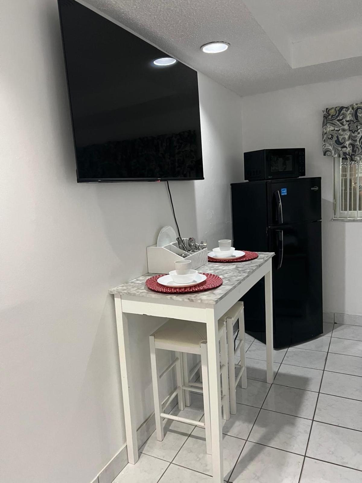 Private Studio in West Hialeah view 5