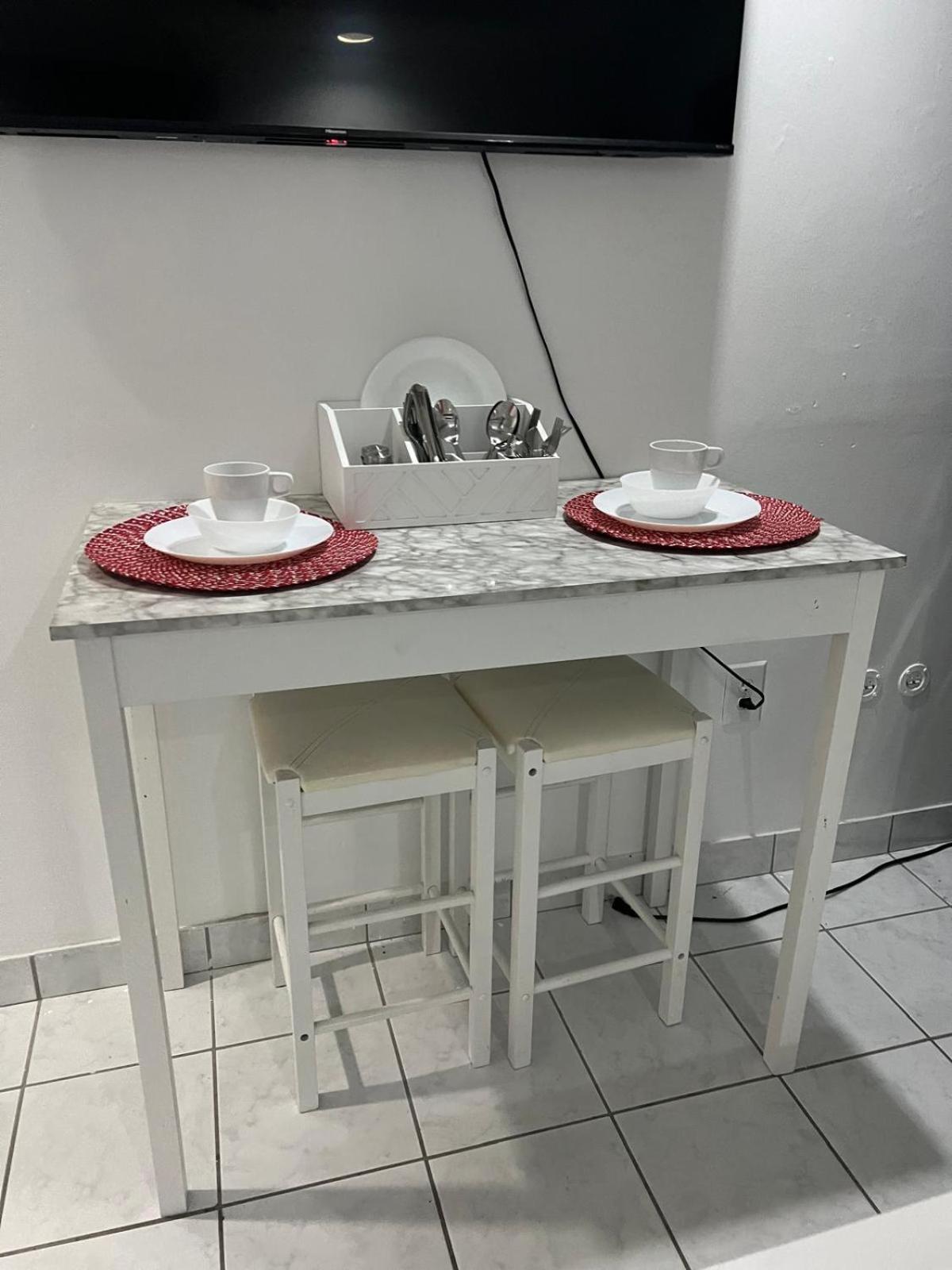 Private Studio in West Hialeah view 4