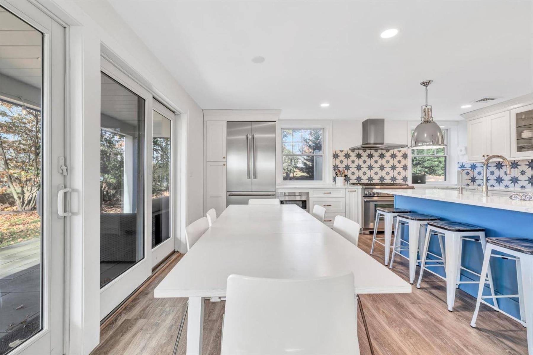Waterfront Retreat with Private Dock and Fire Pit, Sleeps 8, Outdoor Dining, Spa-Style Primary, Gourmet Kitchen with Dual Dishwashers, Gas Fireplace, River view 4