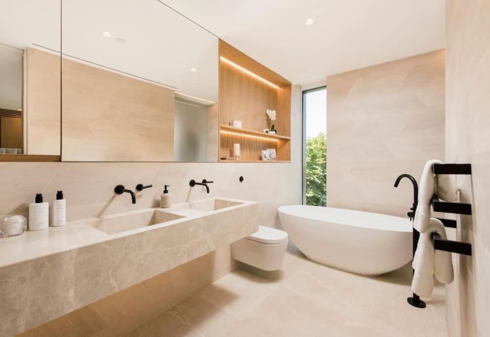 Luxurious 4 Bed