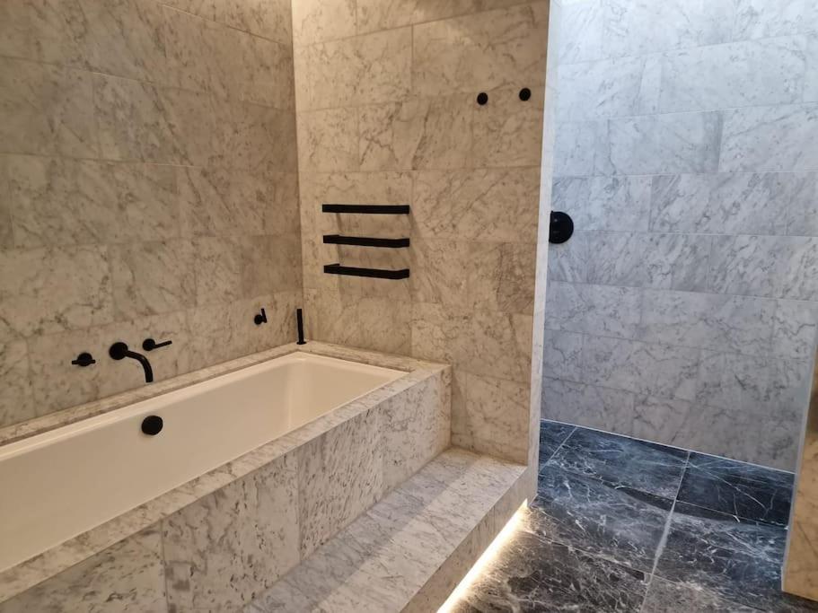 Luxurious 4 Bed