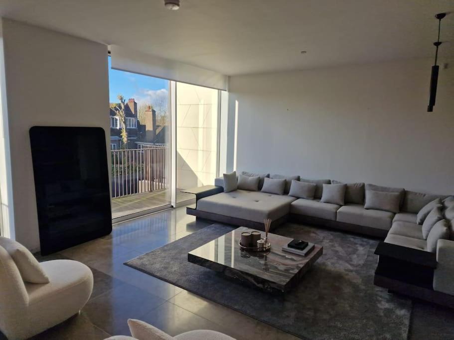 Luxurious 4 Bed