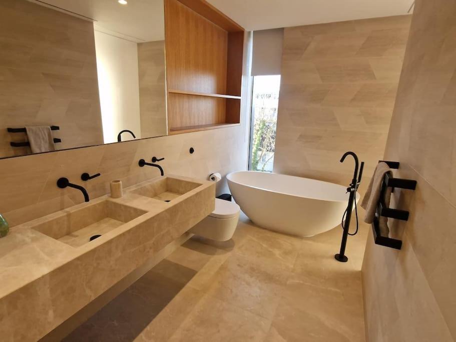 Luxurious 4 Bed