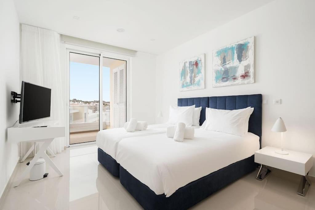 Top Floor Marina View Apartment view 5
