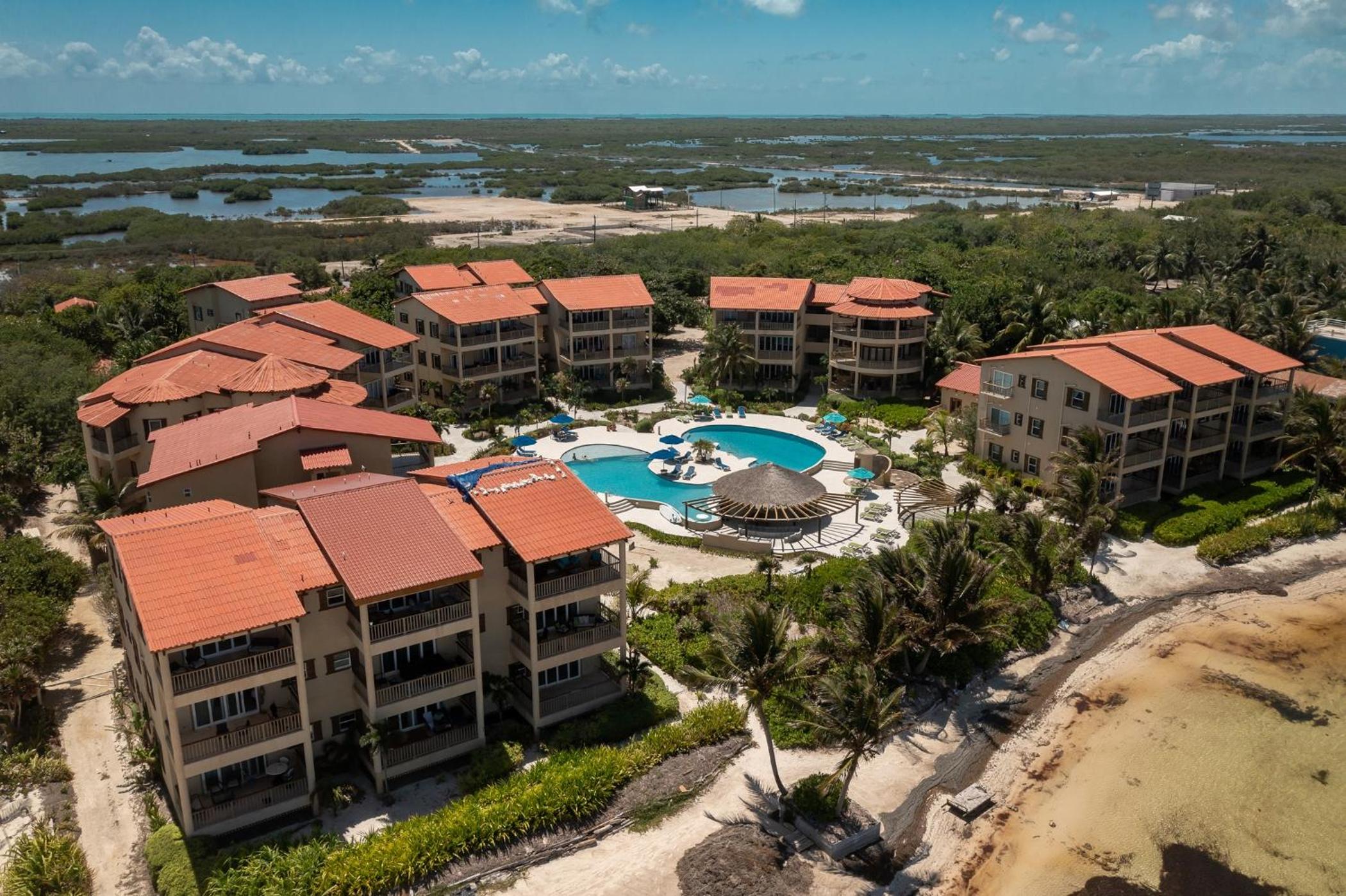 Residences at Barrier Reef 1-2C Oceanfront 2 BR by Stay Floreo