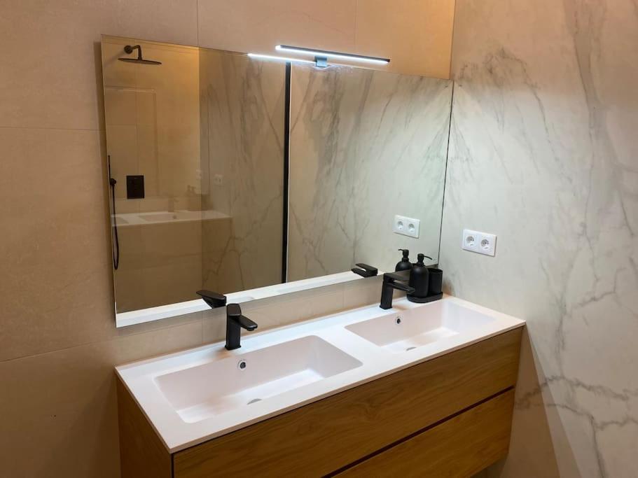 Valencia Vacations - Explore Valencia Luxury Meets Comfort - Property Image 8