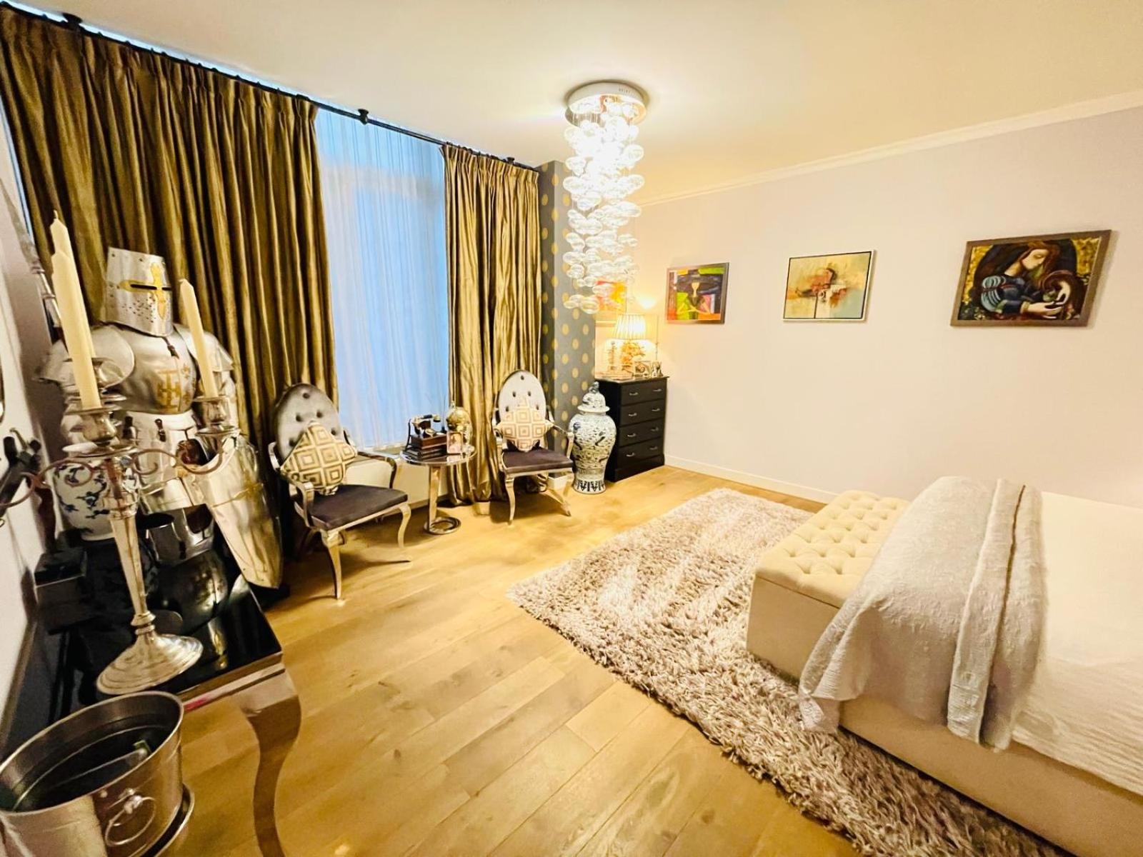 Luxury City Center apartment with Canal view 1 kingsize bed and 1 sleeping sofa photo 5