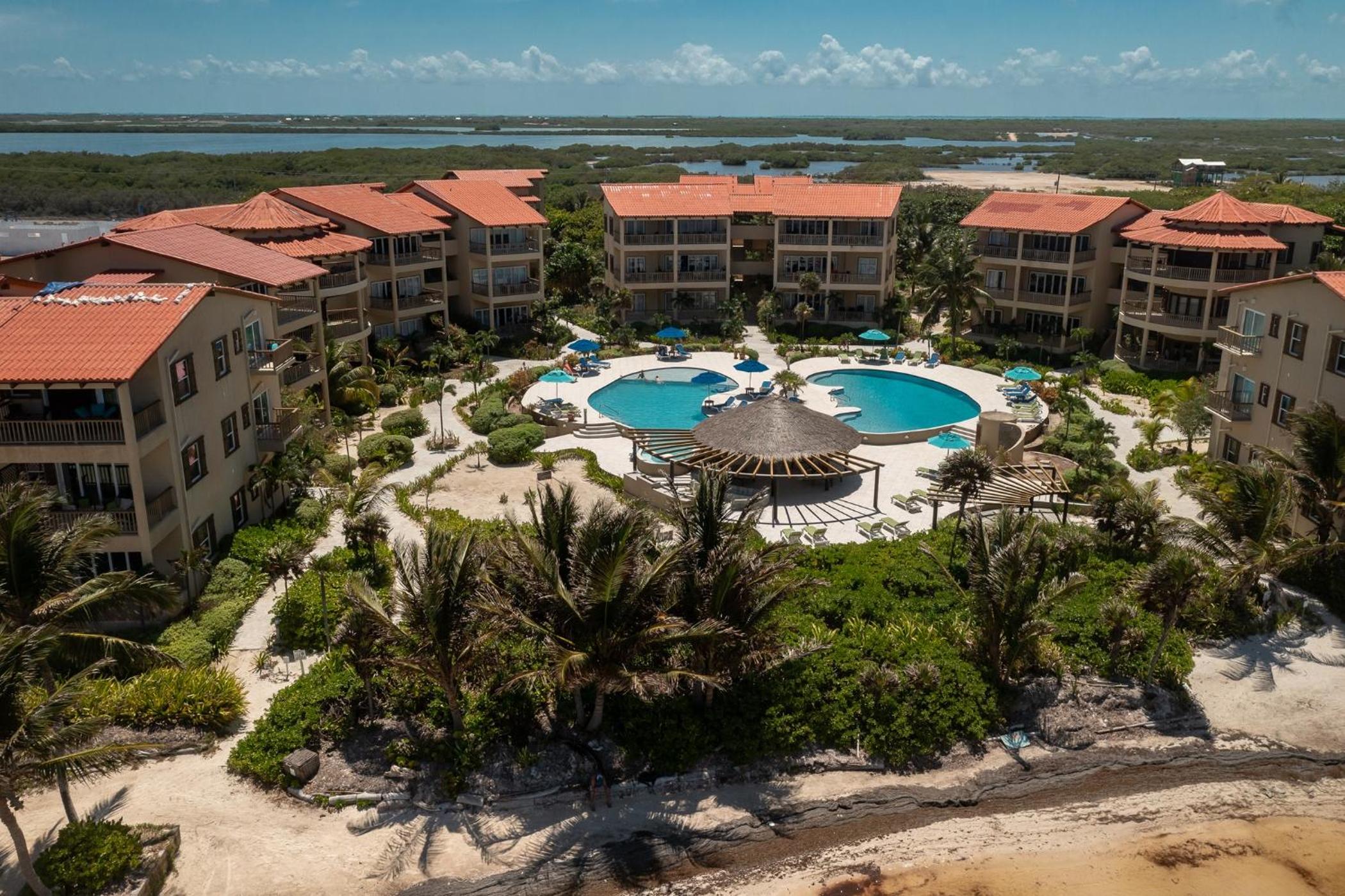 Residences at Barrier Reef 8C Oceanview 2 BR by Stay Floreo